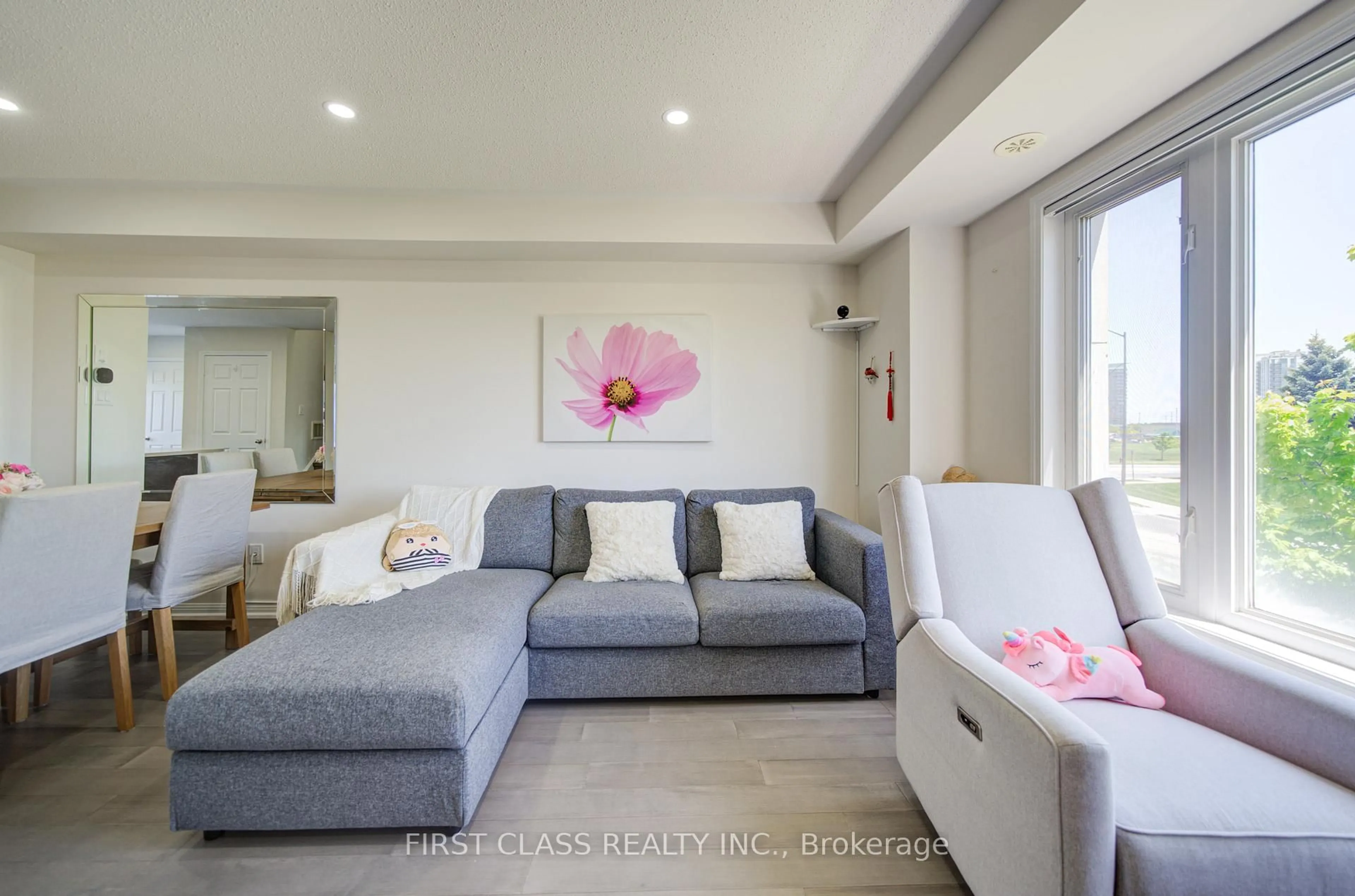Living room with furniture, unknown for 2875 Hazelton Pl #6, Mississauga Ontario L5M 6J3