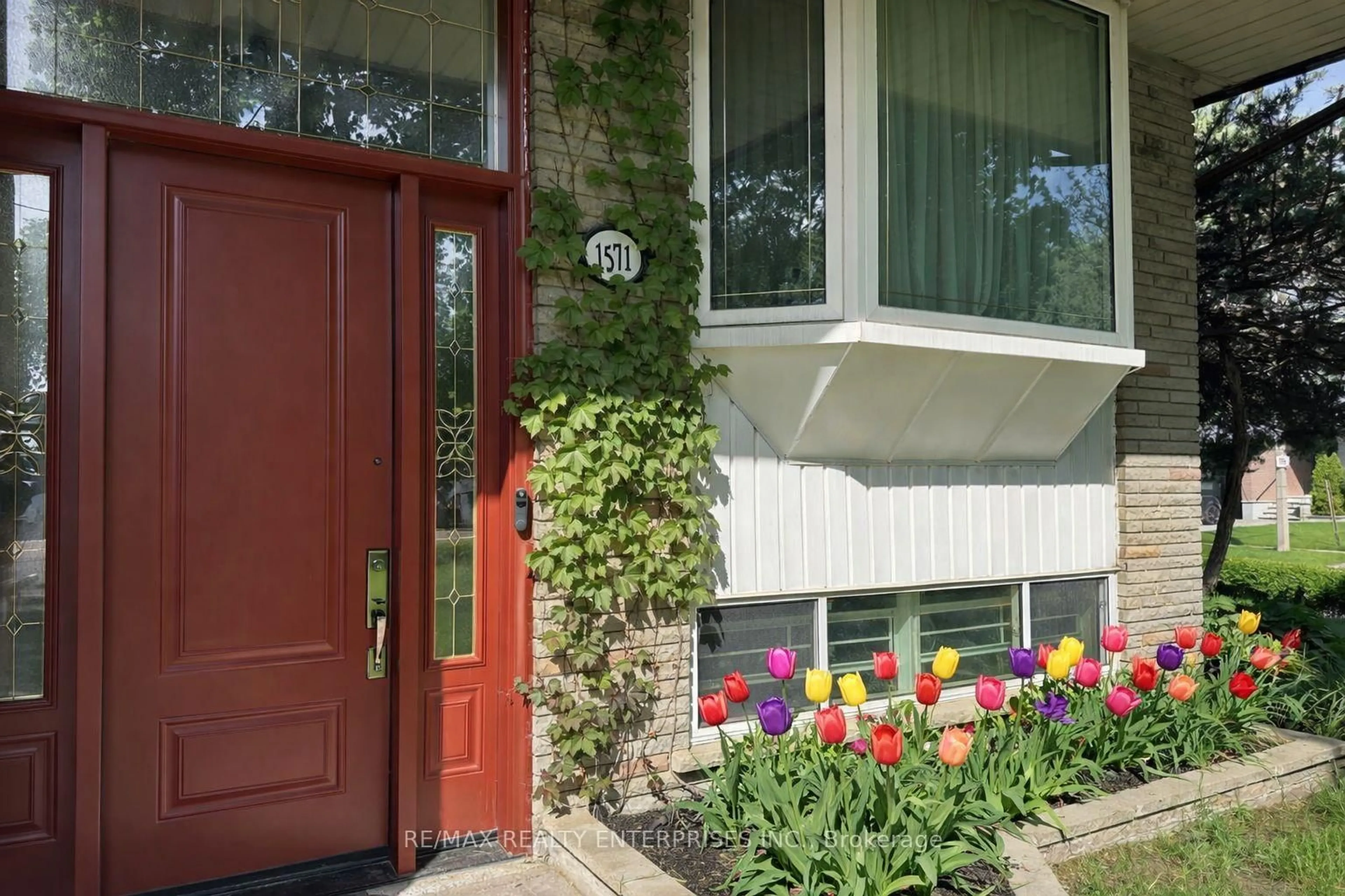 Indoor entryway for 1571 Muir Rd, Mississauga Ontario L5E 2J3