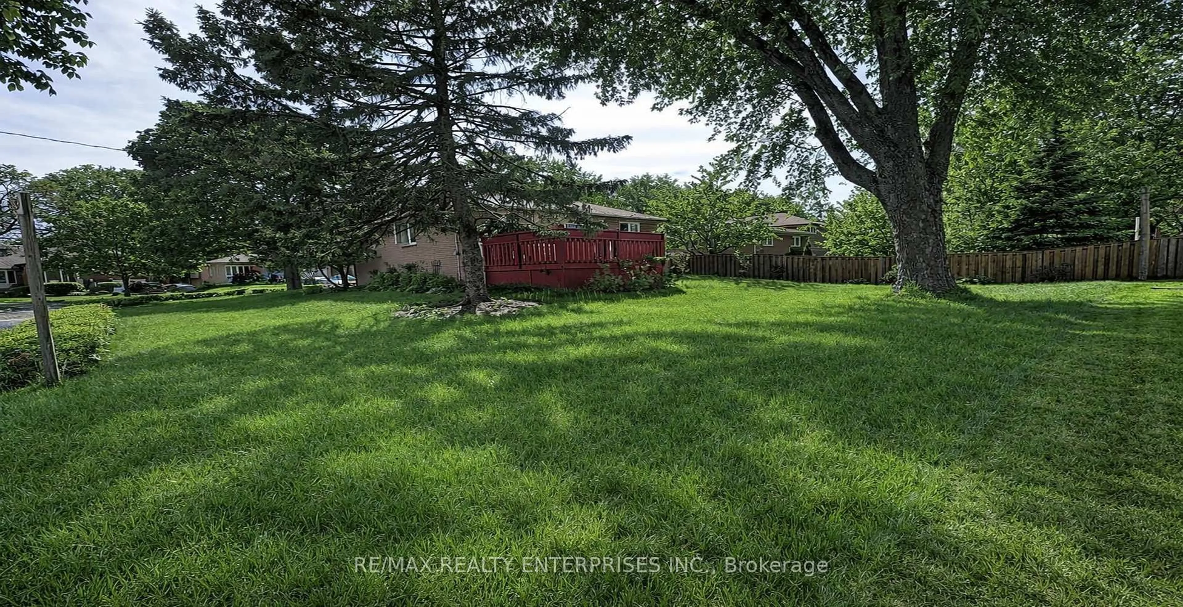 A pic from outside/outdoor area/front of a property/back of a property/a pic from drone, unknown for 1571 Muir Rd, Mississauga Ontario L5E 2J3