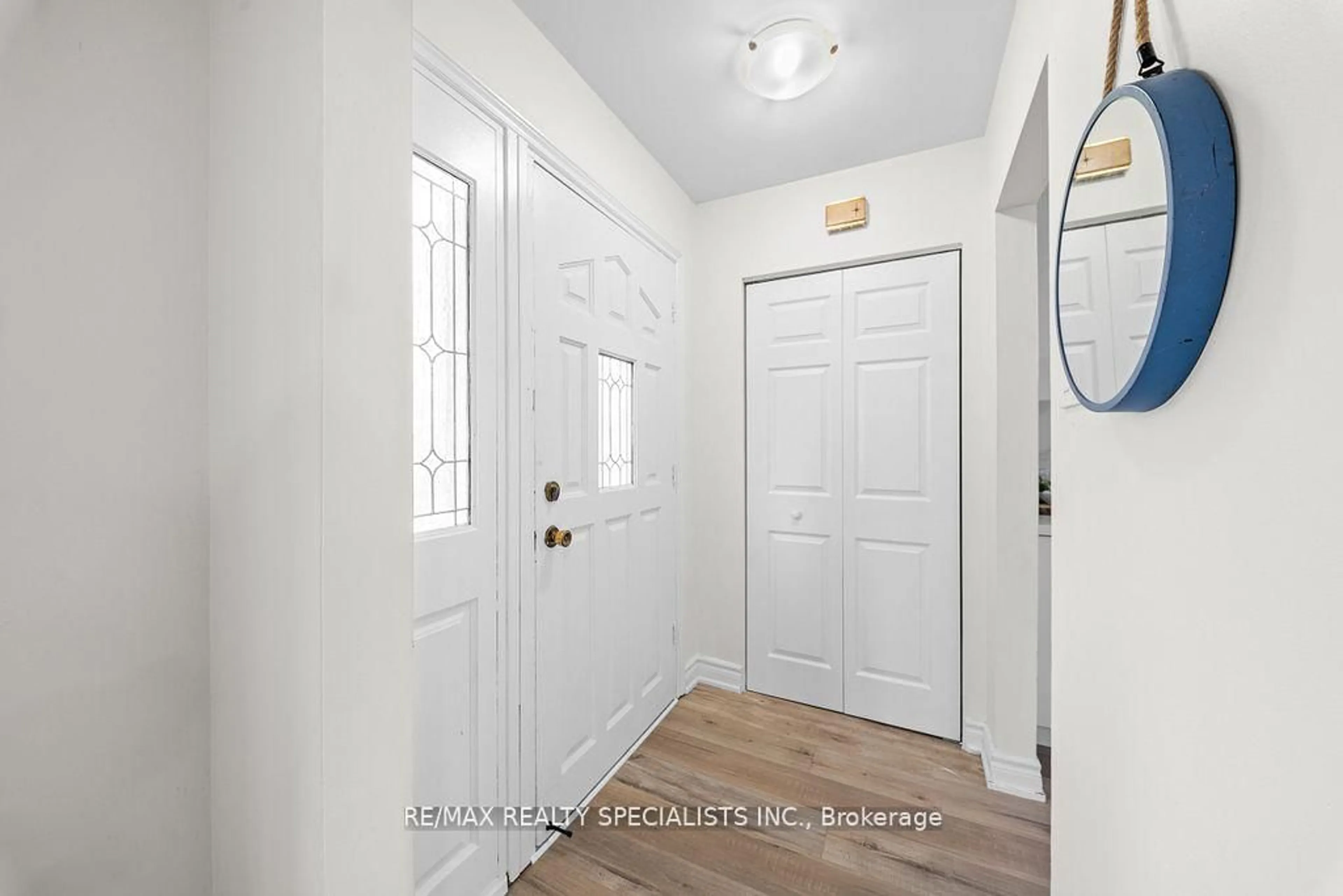 Indoor entryway for 66 Avening Dr, Toronto Ontario M9V 1Y1