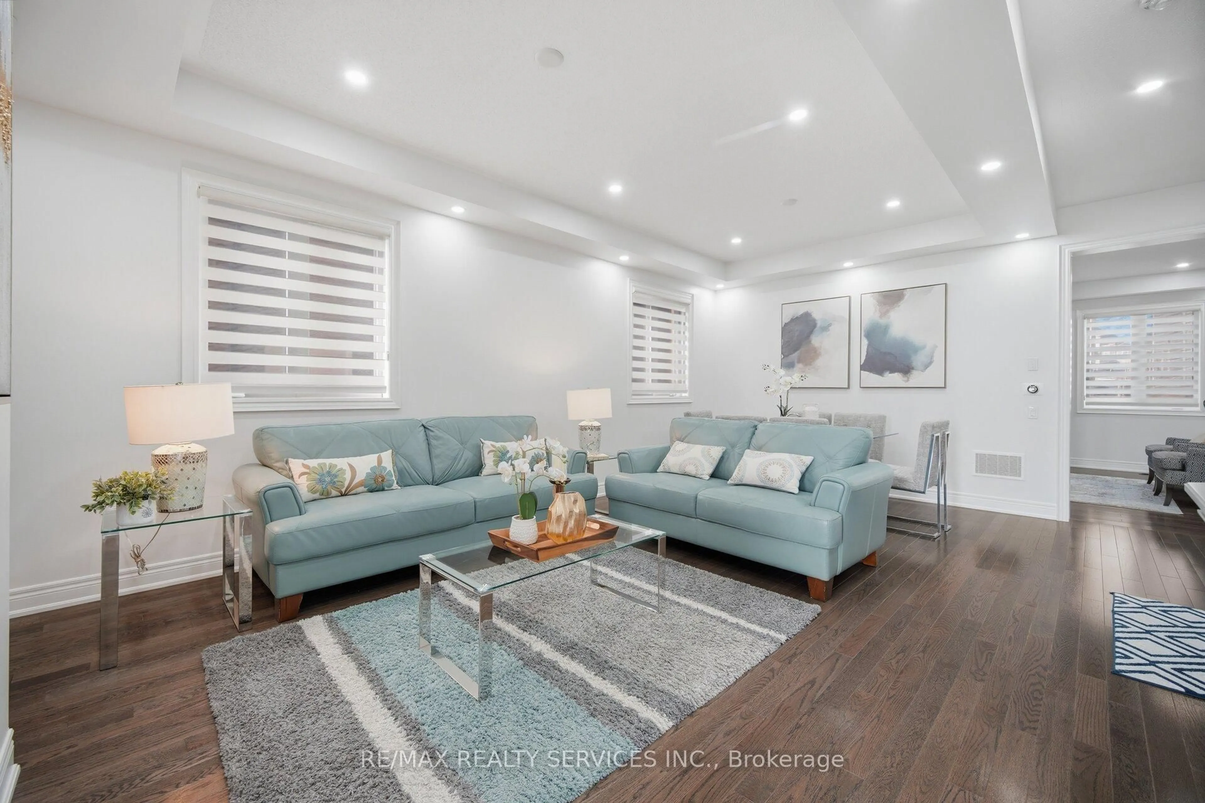Living room with furniture, unknown for 38 Blackberry Valley Cres, Caledon Ontario L7C 3Z9
