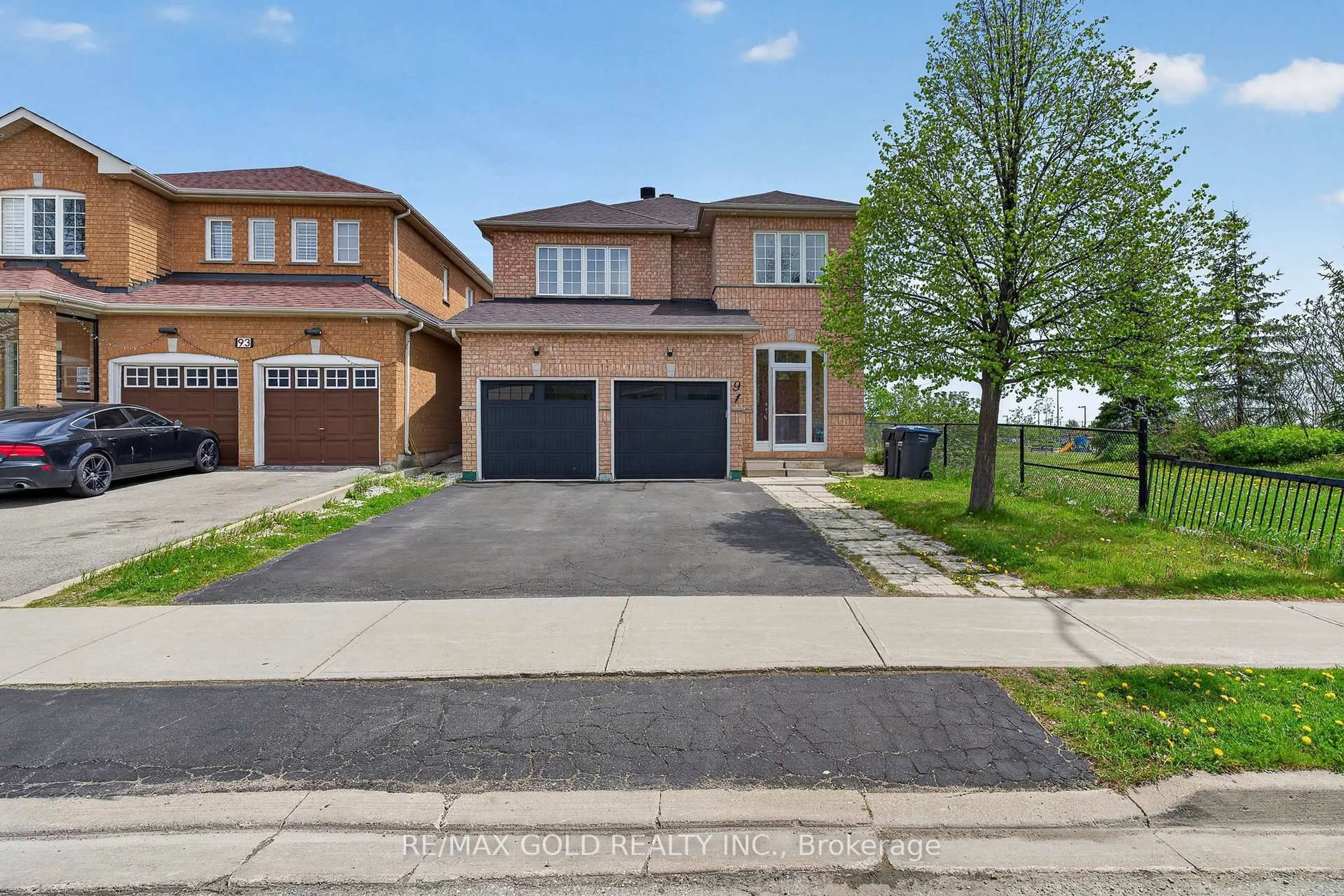 Home with brick exterior material, street for 91 Sewells Lane, Brampton Ontario L7A 2Z8