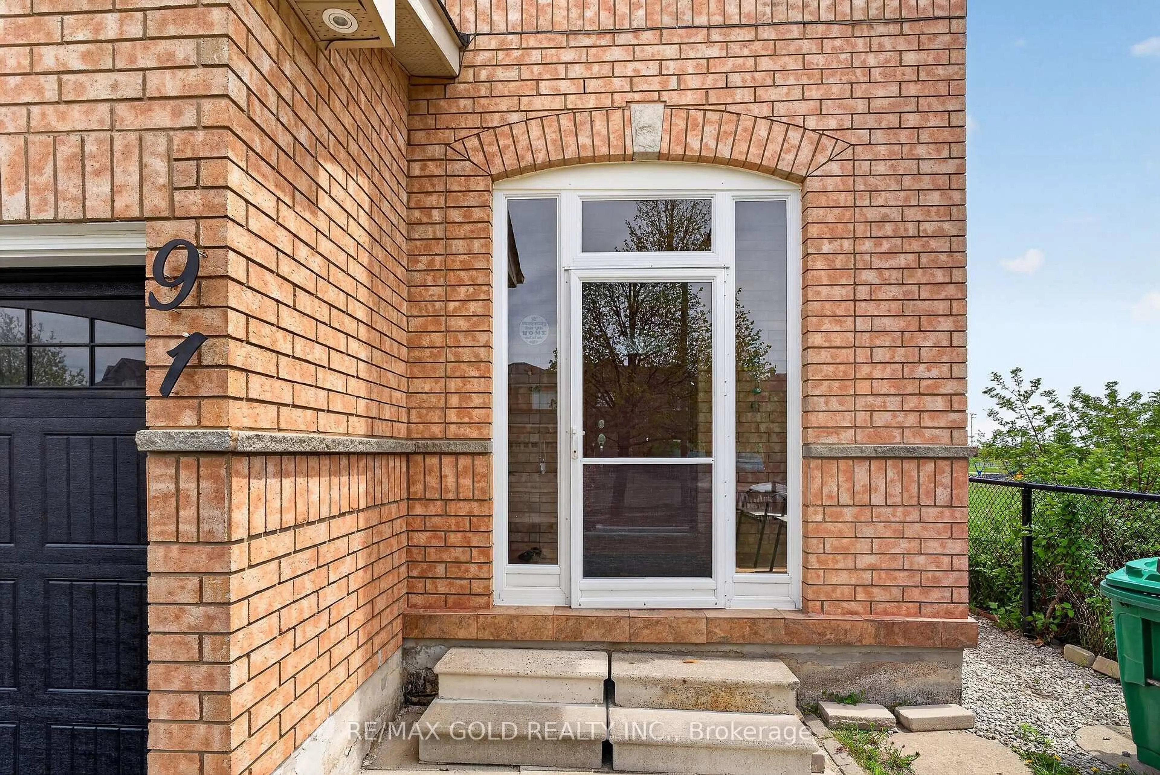 Home with brick exterior material, street for 91 Sewells Lane, Brampton Ontario L7A 2Z8