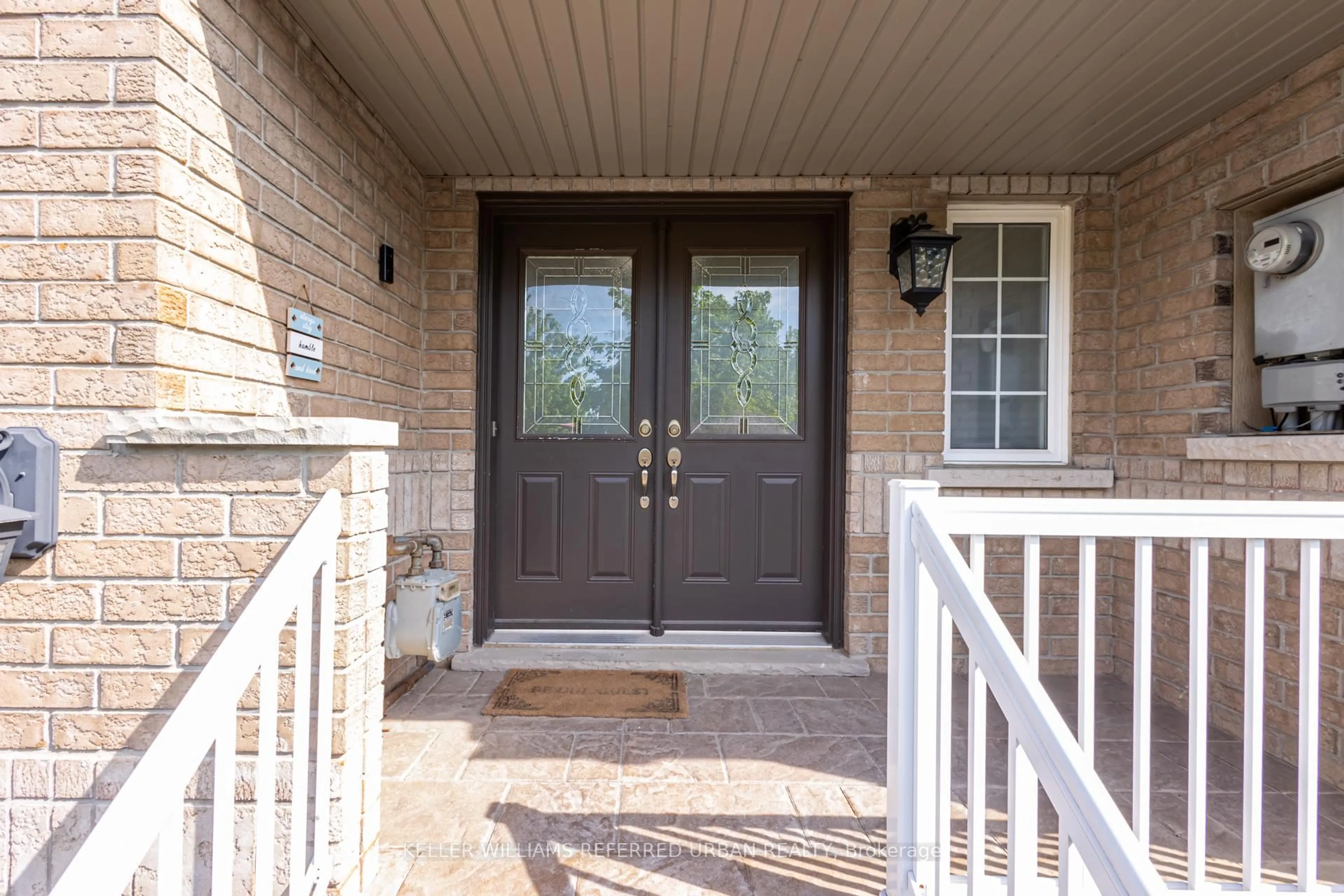 Indoor entryway for 125 Niagara Tr, Halton Hills Ontario L7G 0A6