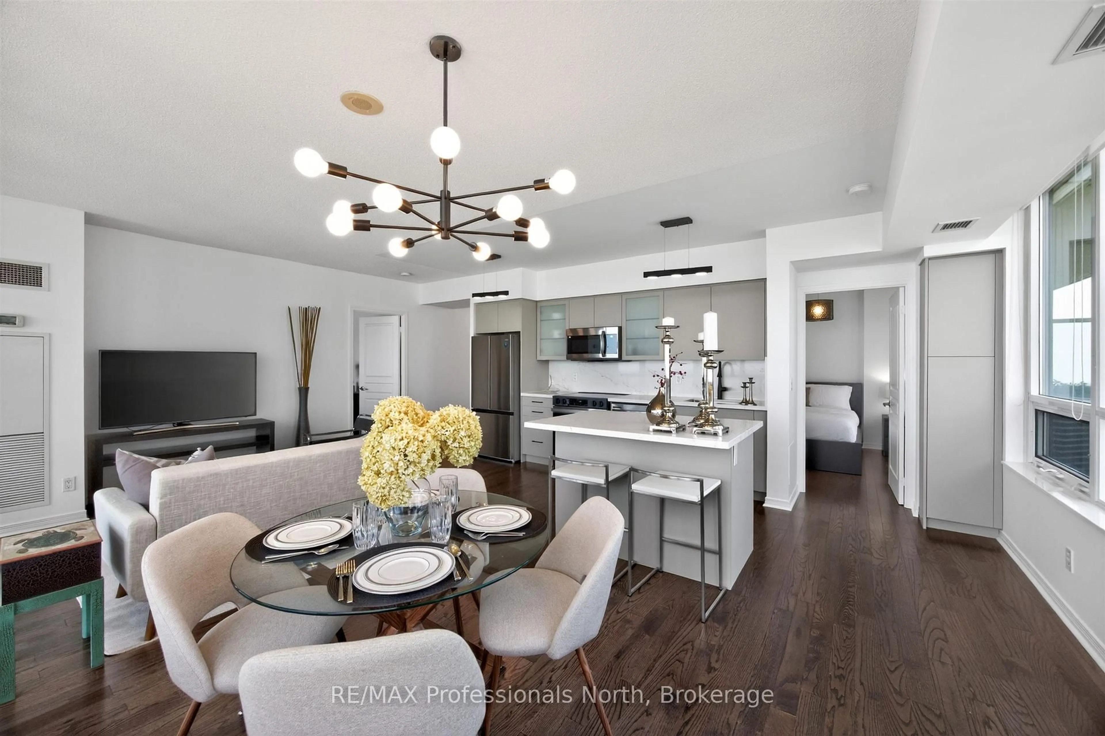 Open concept kitchen, unknown for 2230 Lake Shore Blvd #3106, Toronto Ontario M8V 0B2