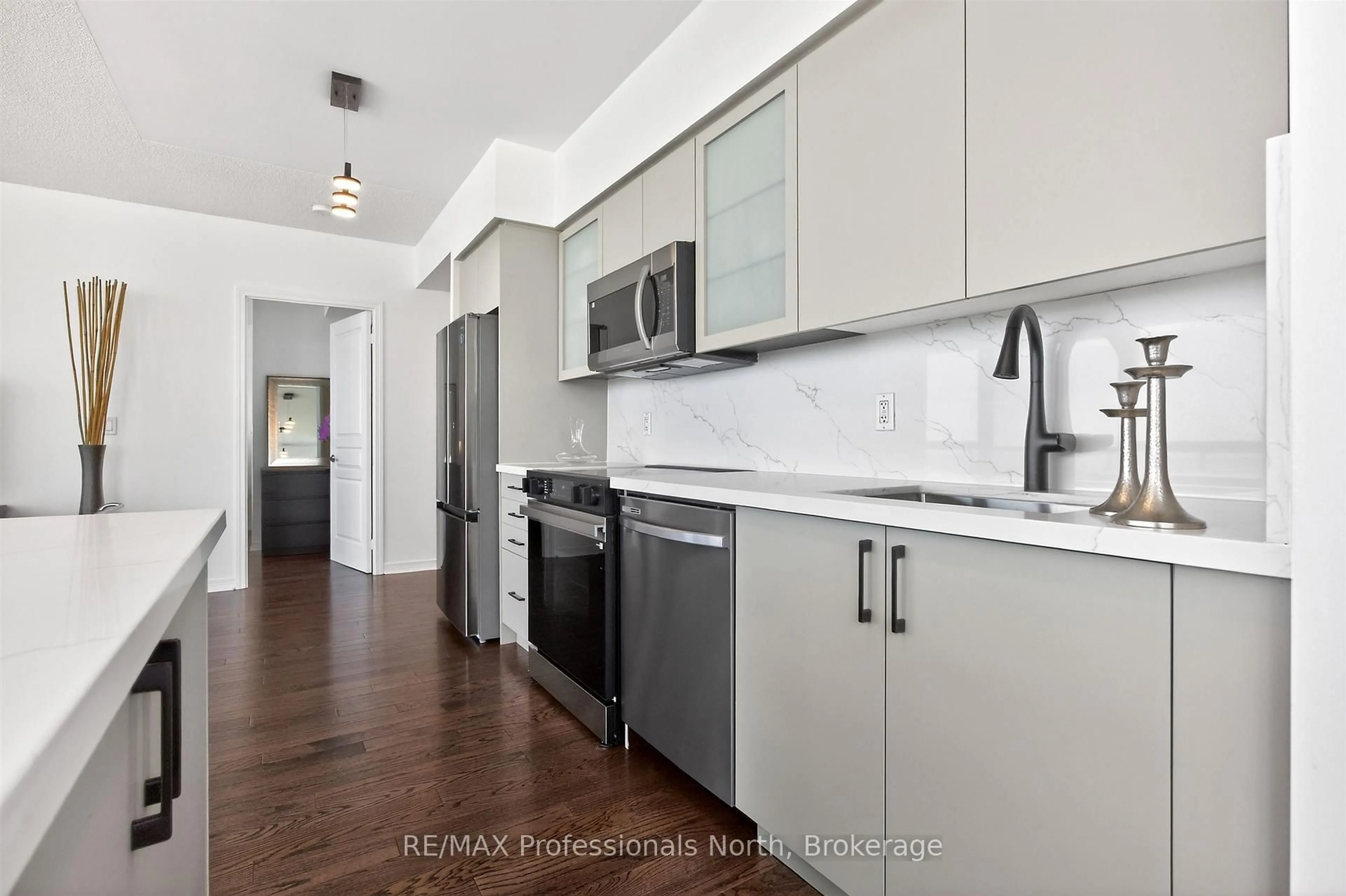 Open concept kitchen, unknown for 2230 Lake Shore Blvd #3106, Toronto Ontario M8V 0B2