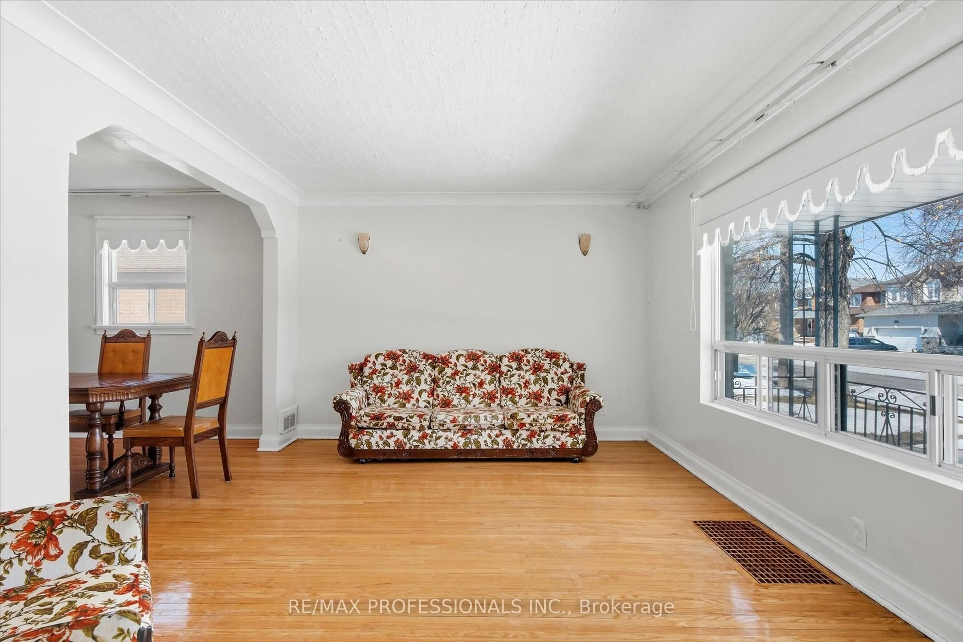 Living room with furniture, unknown for 54 Culnan Ave, Toronto Ontario M8Z 5B2