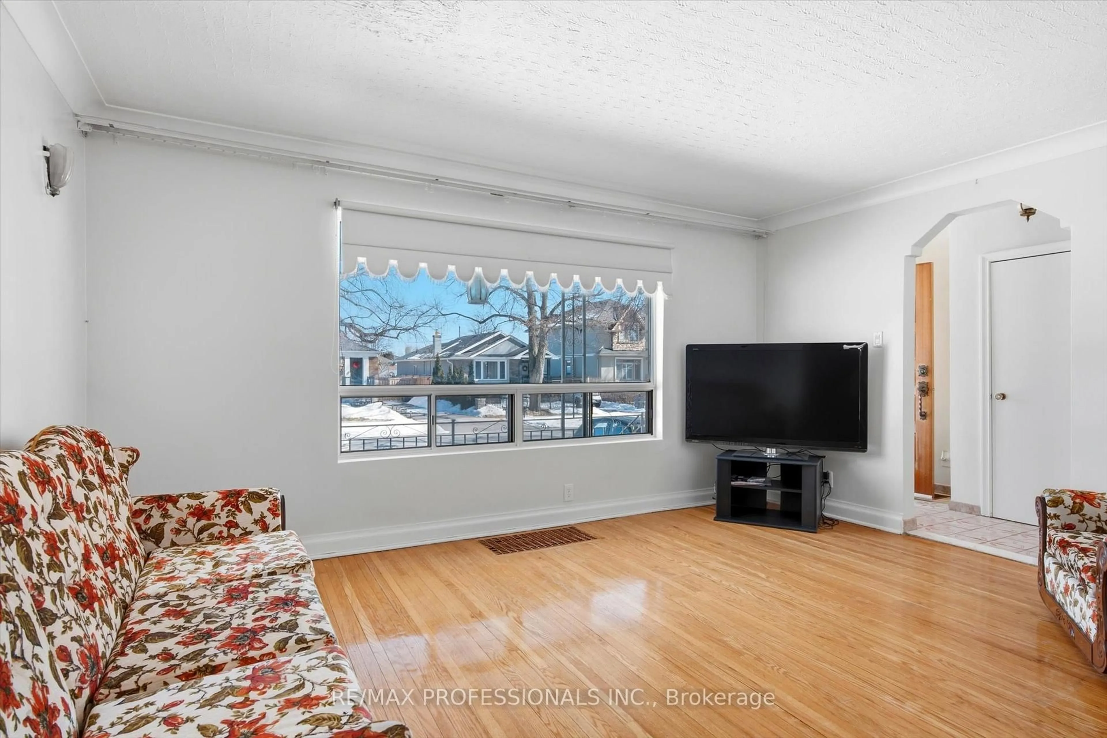 Living room with furniture, unknown for 54 Culnan Ave, Toronto Ontario M8Z 5B2
