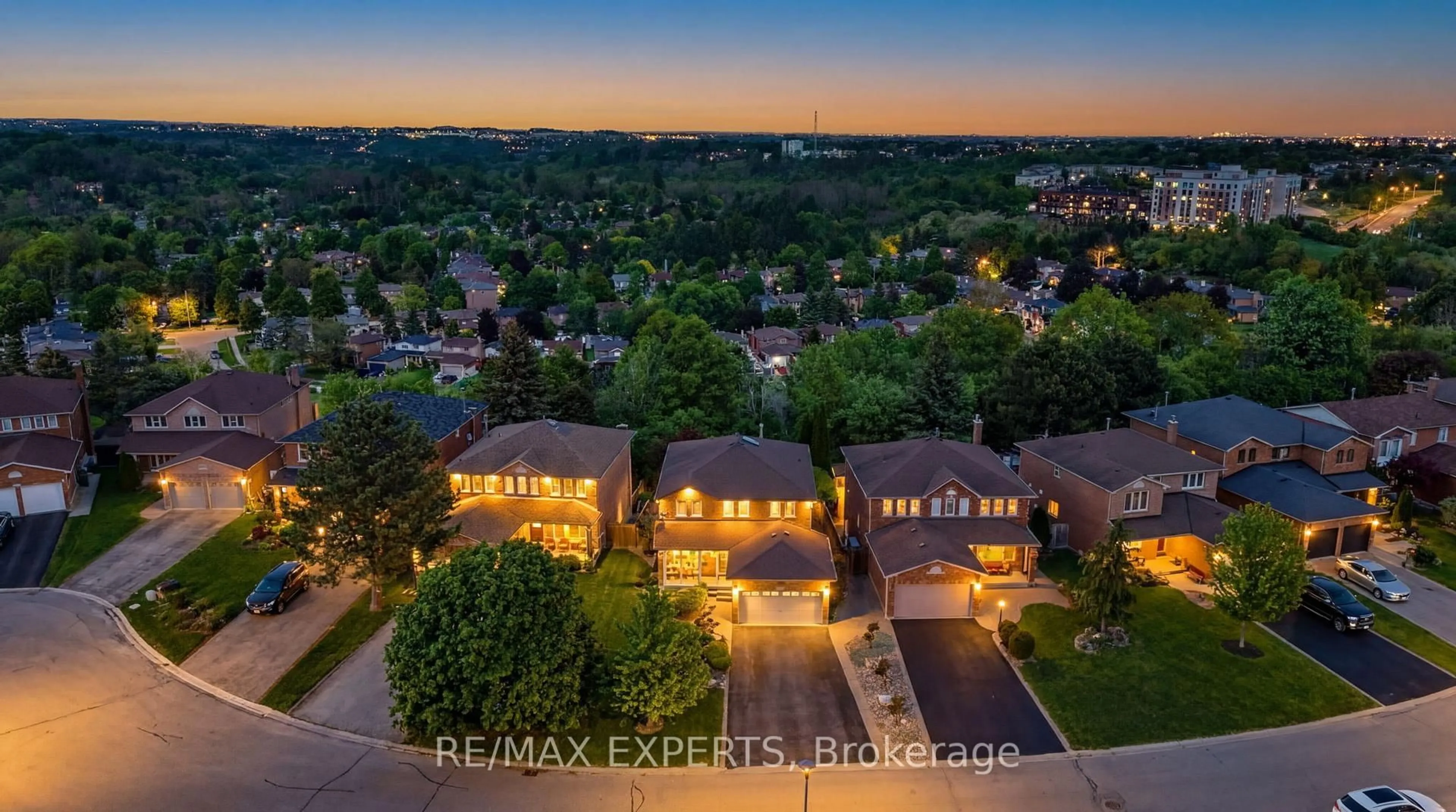 A pic from outside/outdoor area/front of a property/back of a property/a pic from drone, unknown for 54 De Rose Ave, Caledon Ontario L7E 1B4