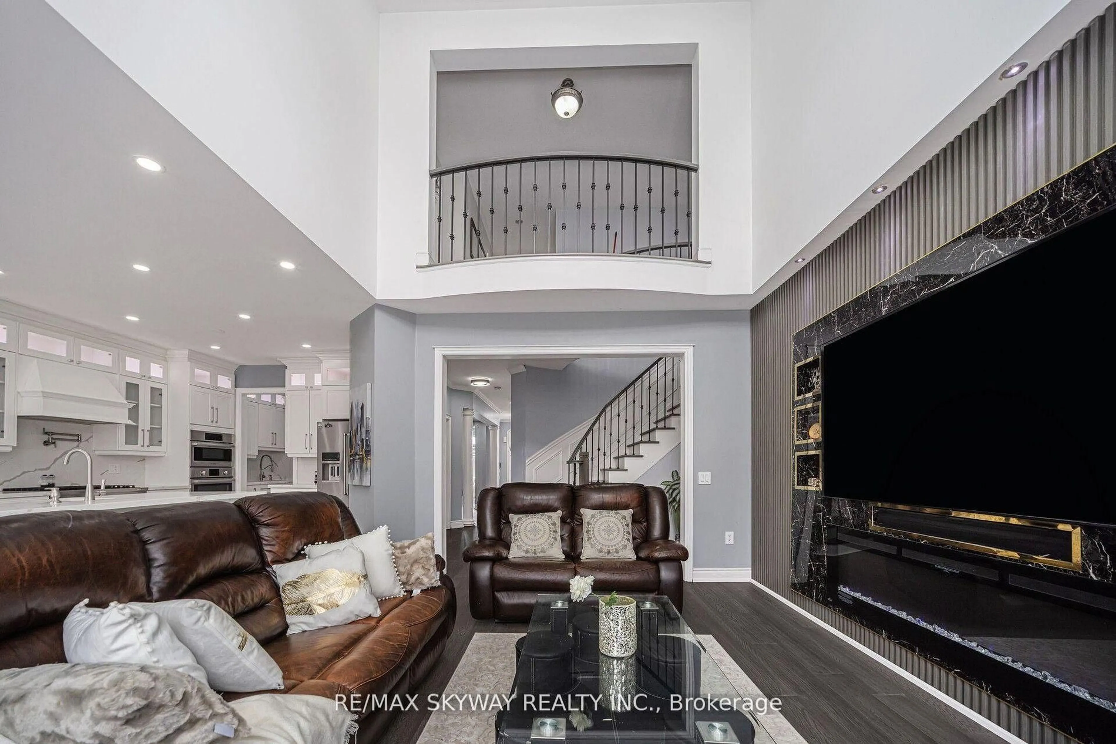 Living room with furniture, unknown for 44 Eaglesprings Cres, Brampton Ontario L6P 2W2