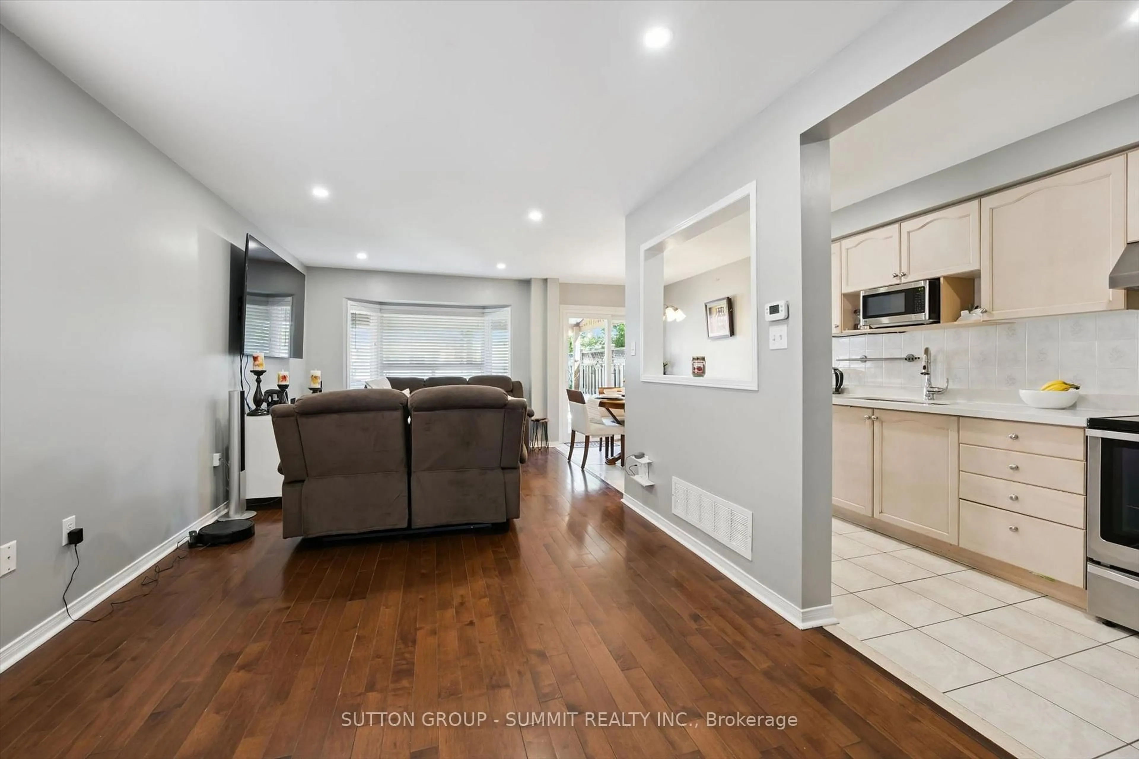 Open concept kitchen, unknown for 7297 Frontier Rdge, Mississauga Ontario L5N 7P7