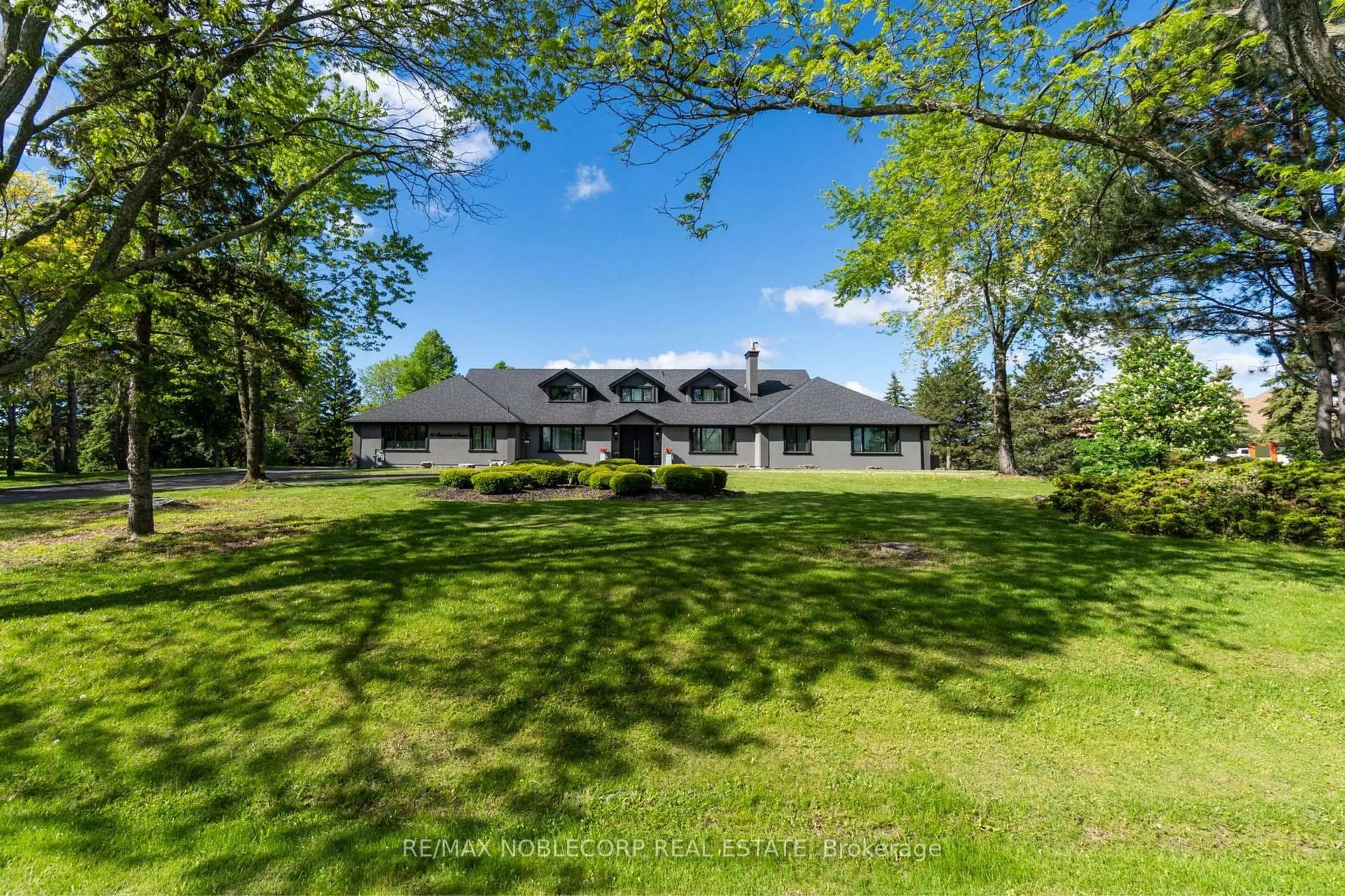 A pic from outside/outdoor area/front of a property/back of a property/a pic from drone, water/lake/river/ocean view for 14 Bowman Ave, Brampton Ontario L6P 0X5