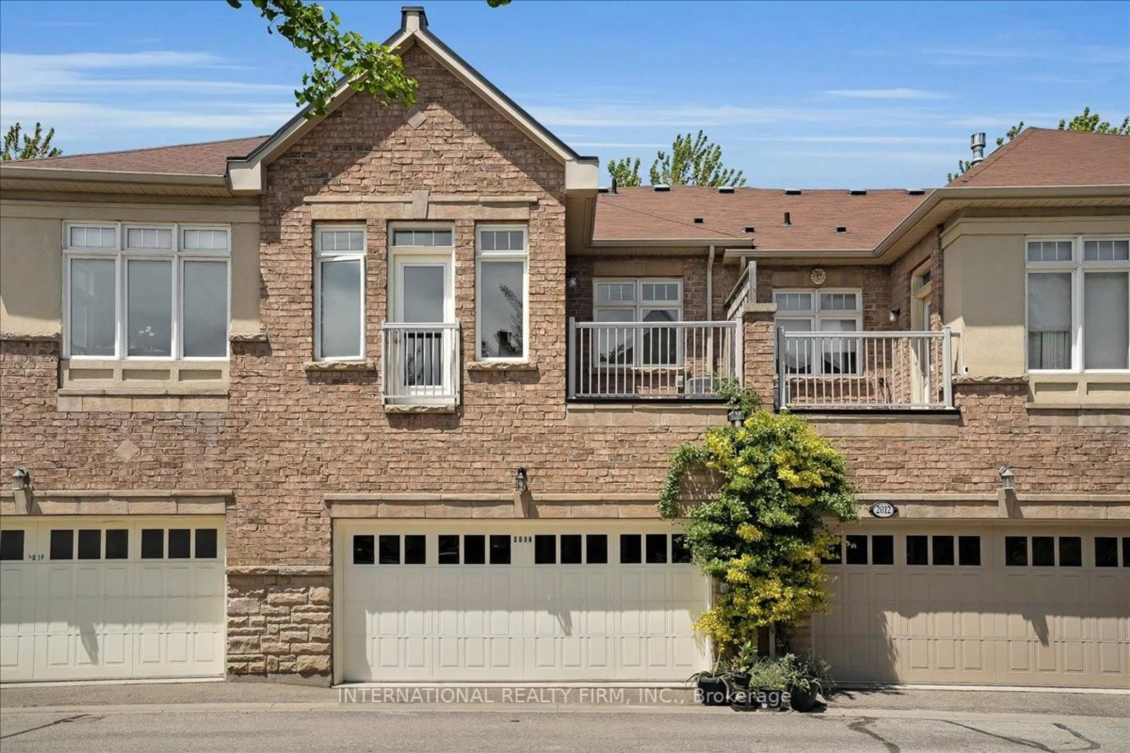 Home with brick exterior material, street for 2014 Lakeshore Rd, Mississauga Ontario L5J 1J8