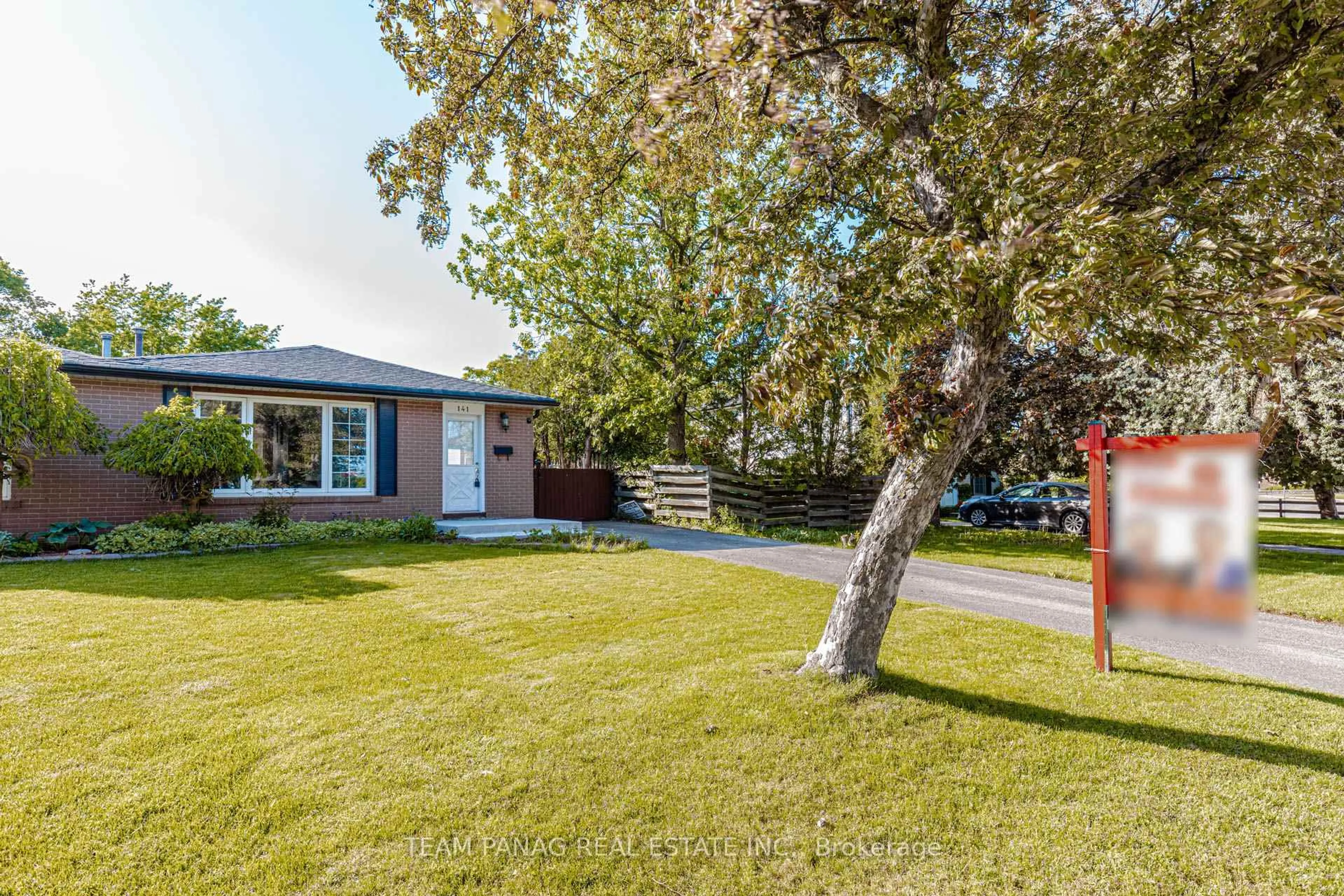 A pic from outside/outdoor area/front of a property/back of a property/a pic from drone, street for 141 Fallingdale Cres, Brampton Ontario L6T 3J5
