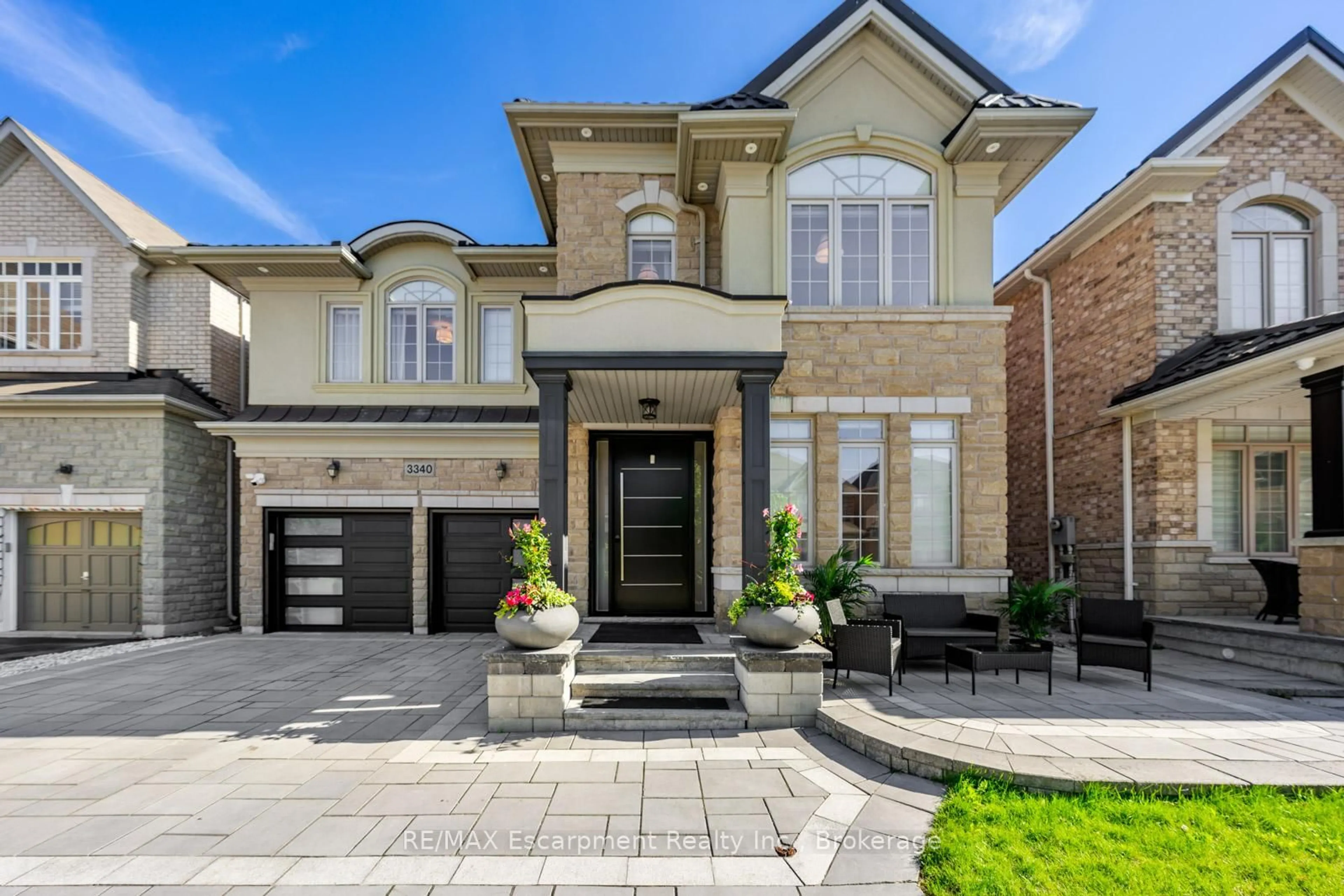Home with brick exterior material, street for 3340 Terra Cotta Lane, Burlington Ontario L7M 0L5