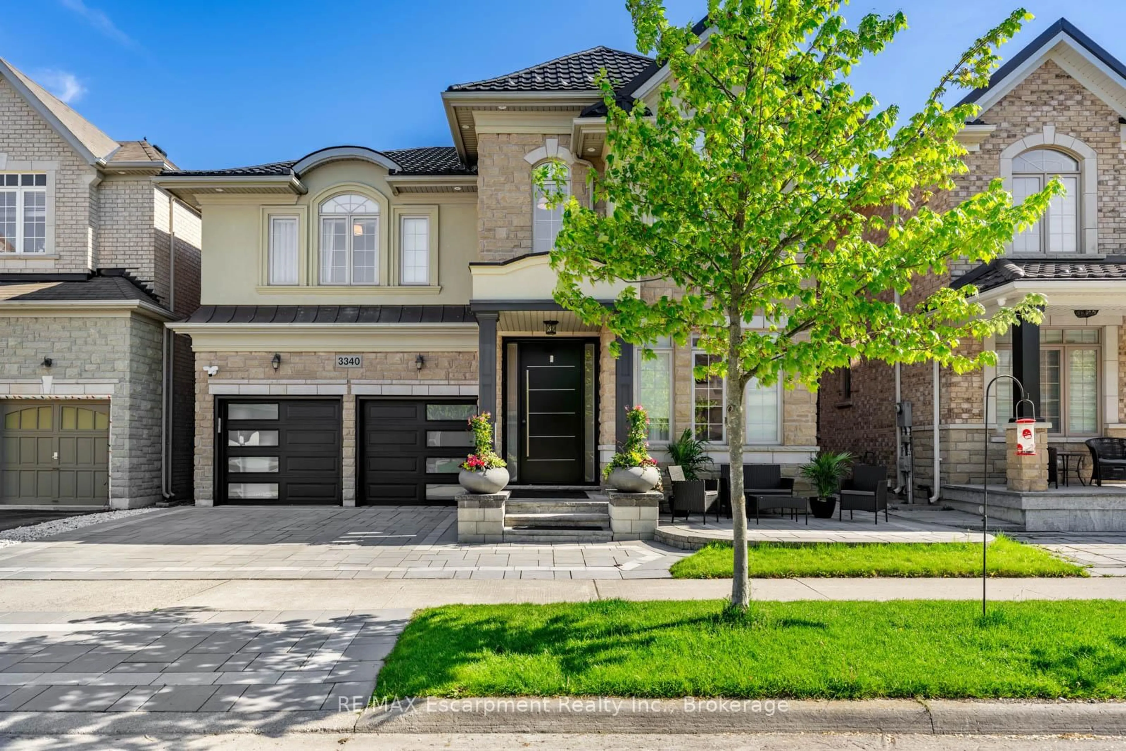 Home with brick exterior material, street for 3340 Terra Cotta Lane, Burlington Ontario L7M 0L5