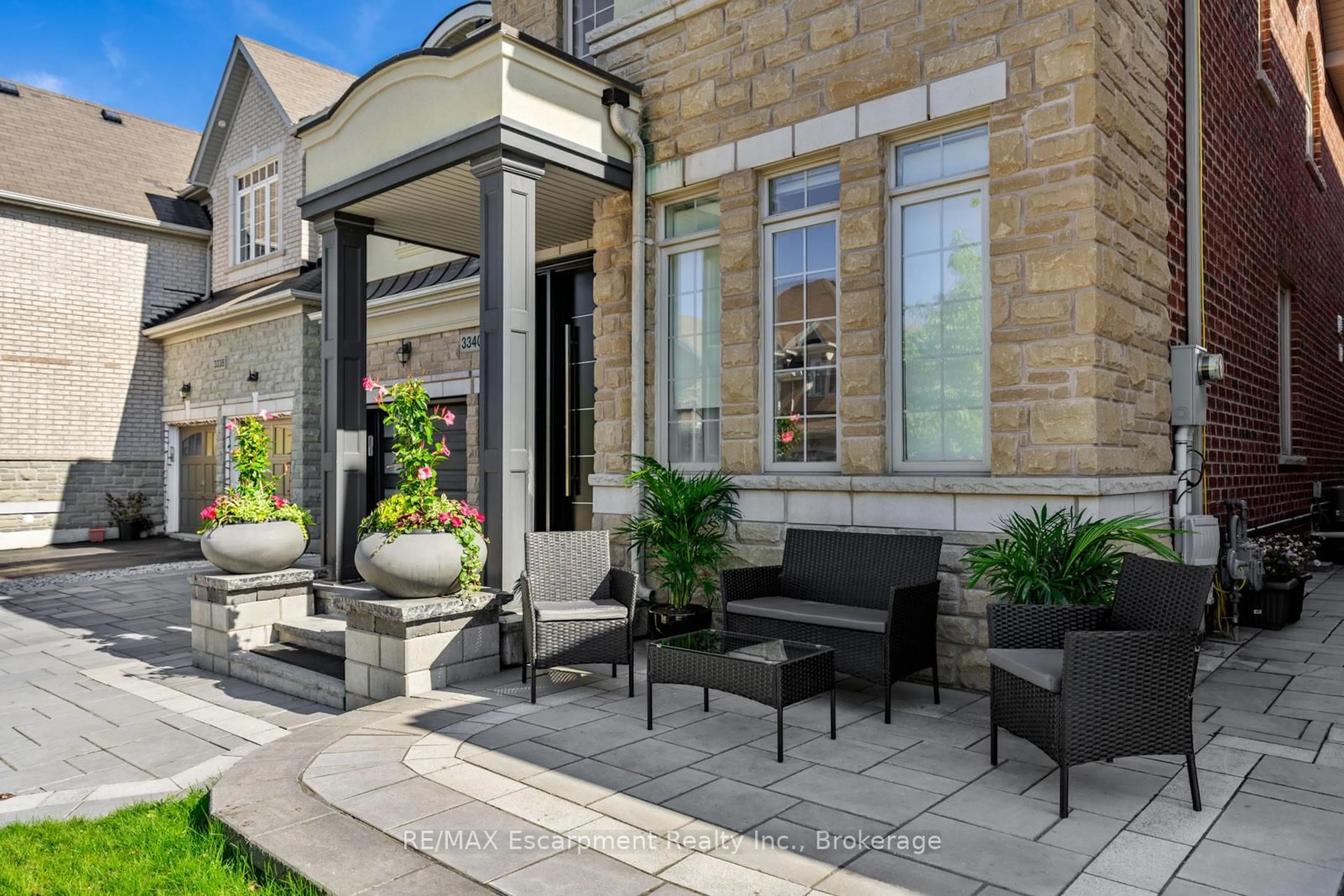 Patio, street for 3340 Terra Cotta Lane, Burlington Ontario L7M 0L5