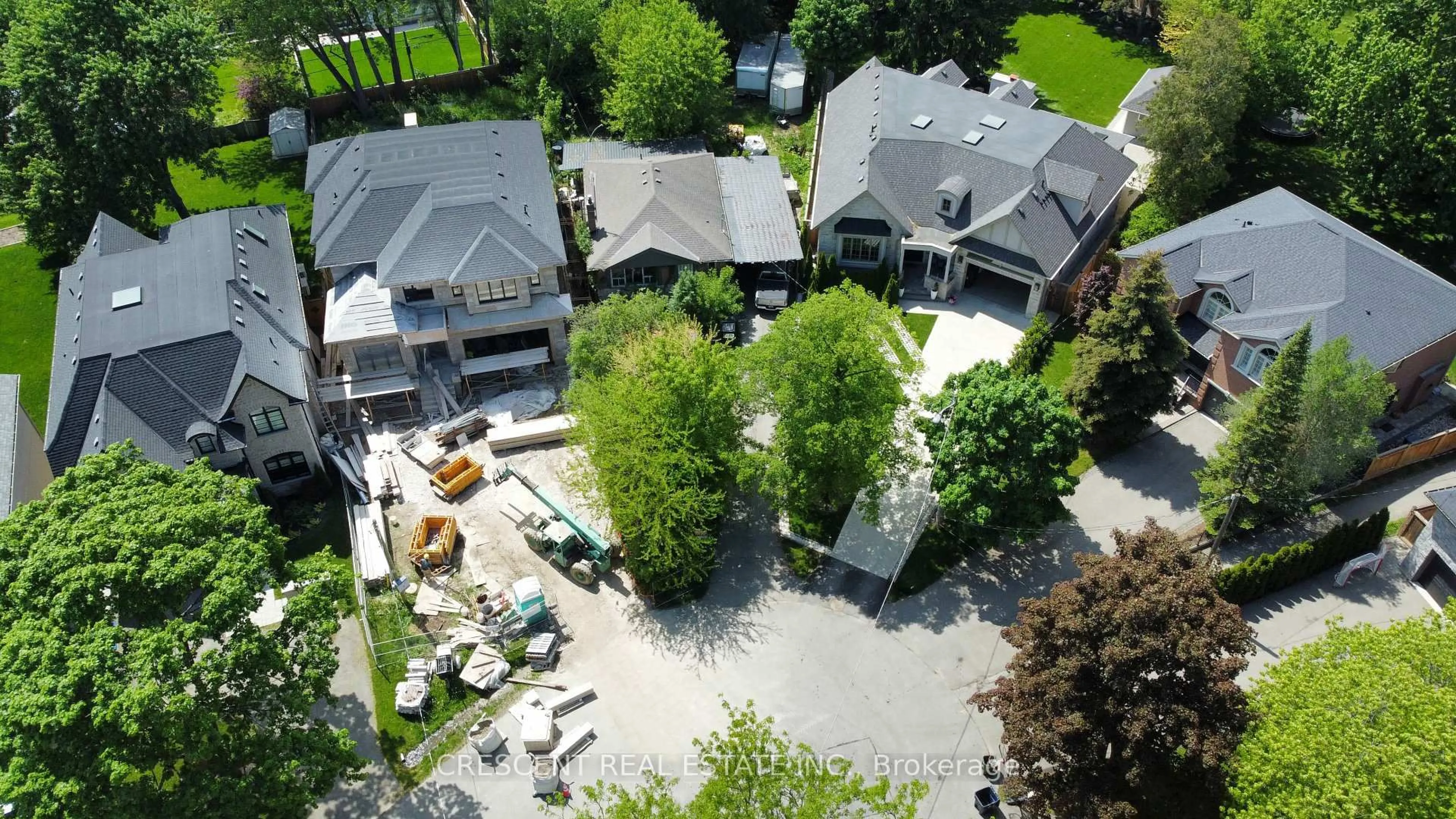A pic from outside/outdoor area/front of a property/back of a property/a pic from drone, street for 10 Shaver Crt, Toronto Ontario M9B 4P5