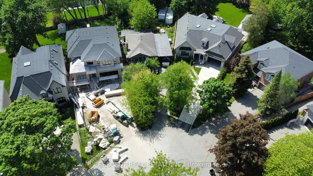 10 Shaver Crt, Toronto 3