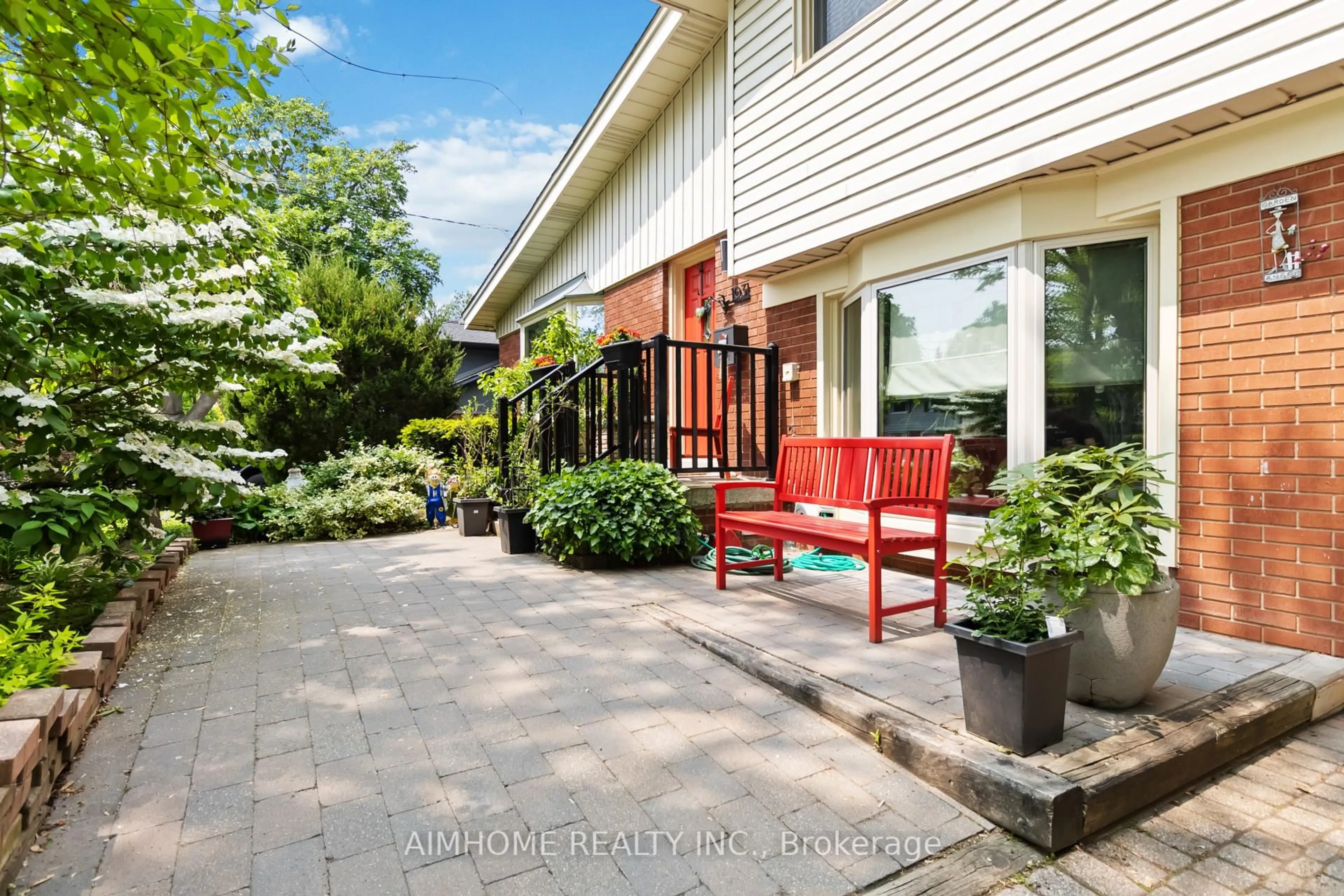 Patio, street for 1031 Marley Cres, Burlington Ontario L7T 3S3