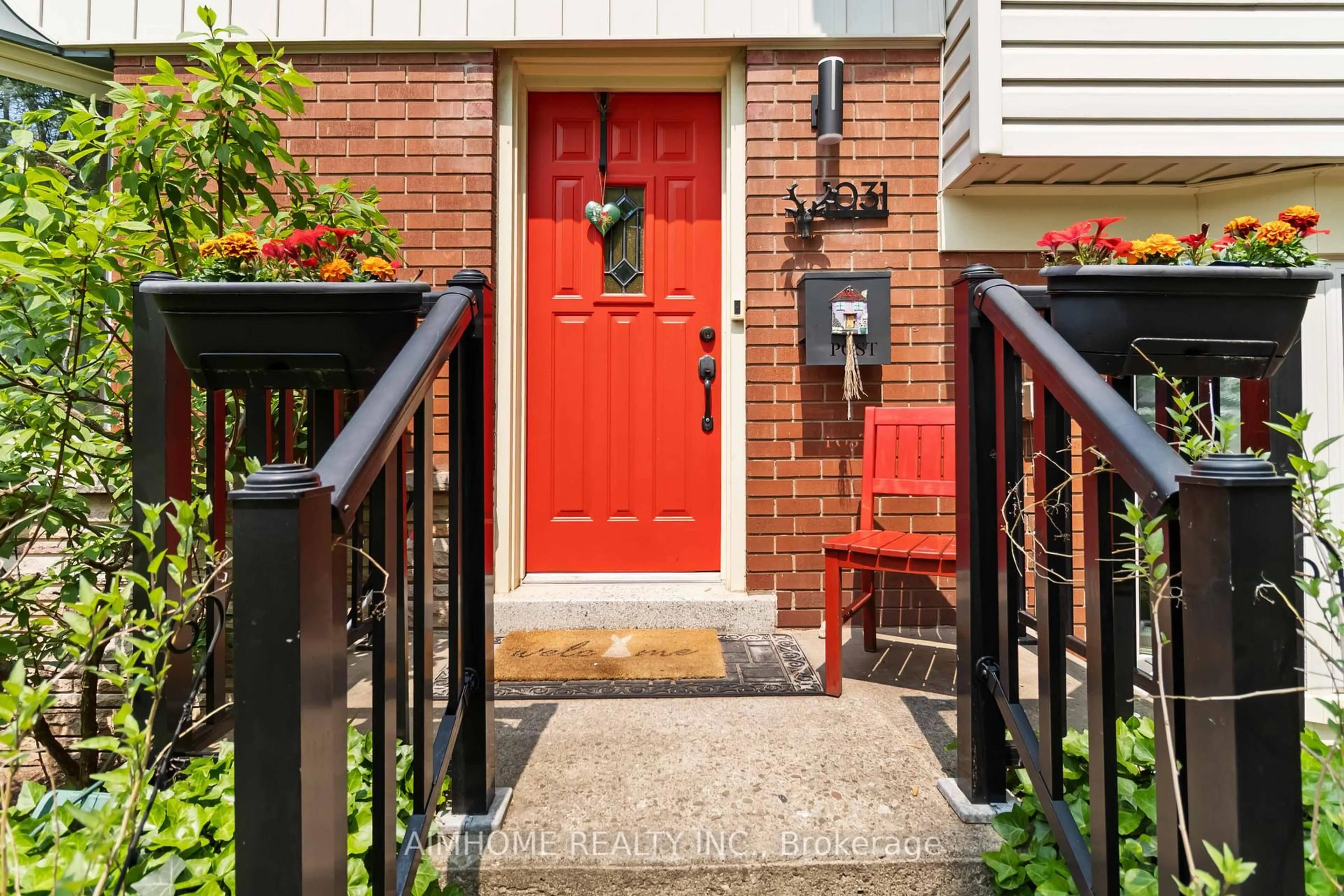 Indoor entryway for 1031 Marley Cres, Burlington Ontario L7T 3S3