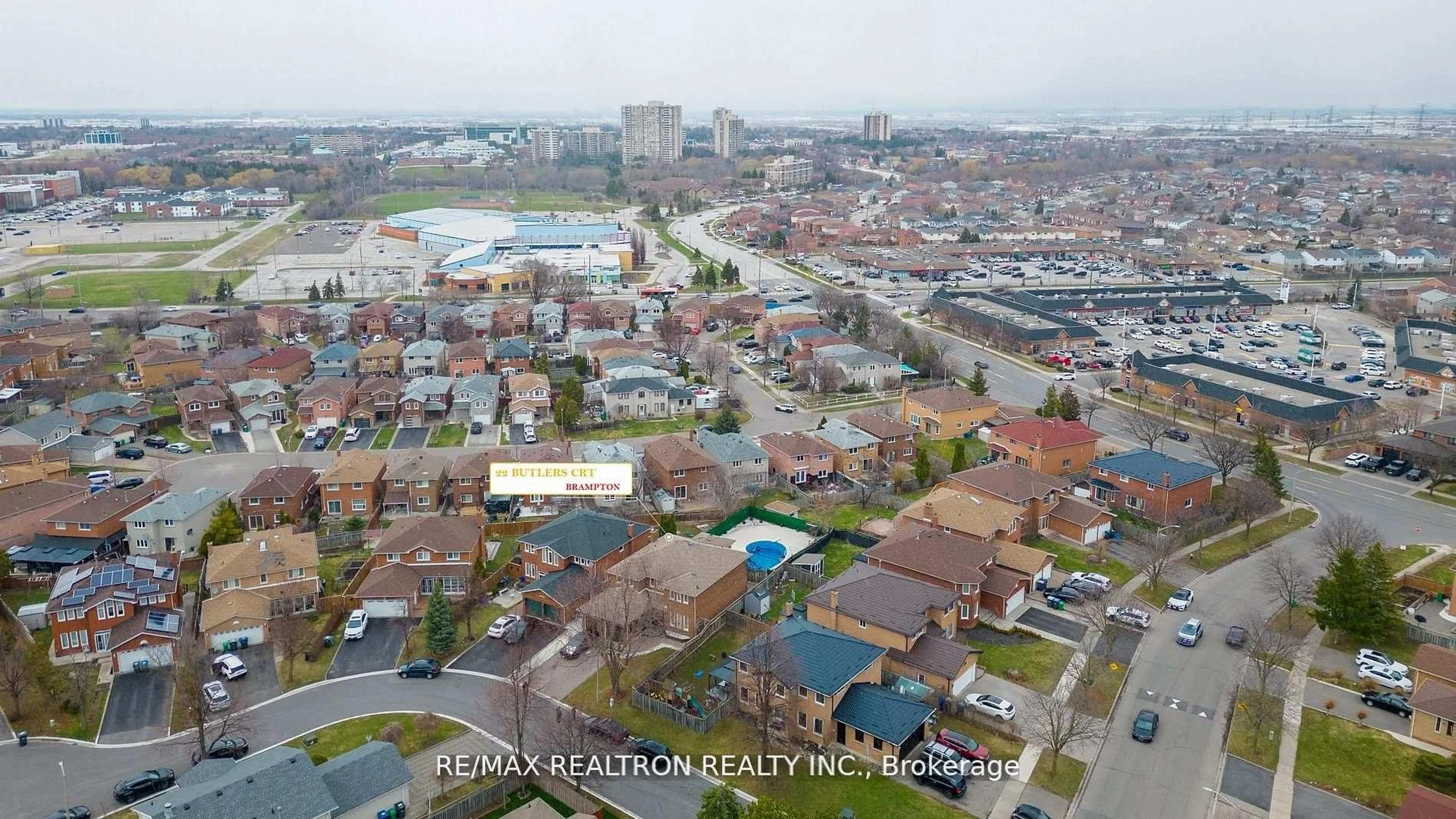 A pic from outside/outdoor area/front of a property/back of a property/a pic from drone, city buildings view from balcony for 22 Butlers Crt, Brampton Ontario L6Y 3T7