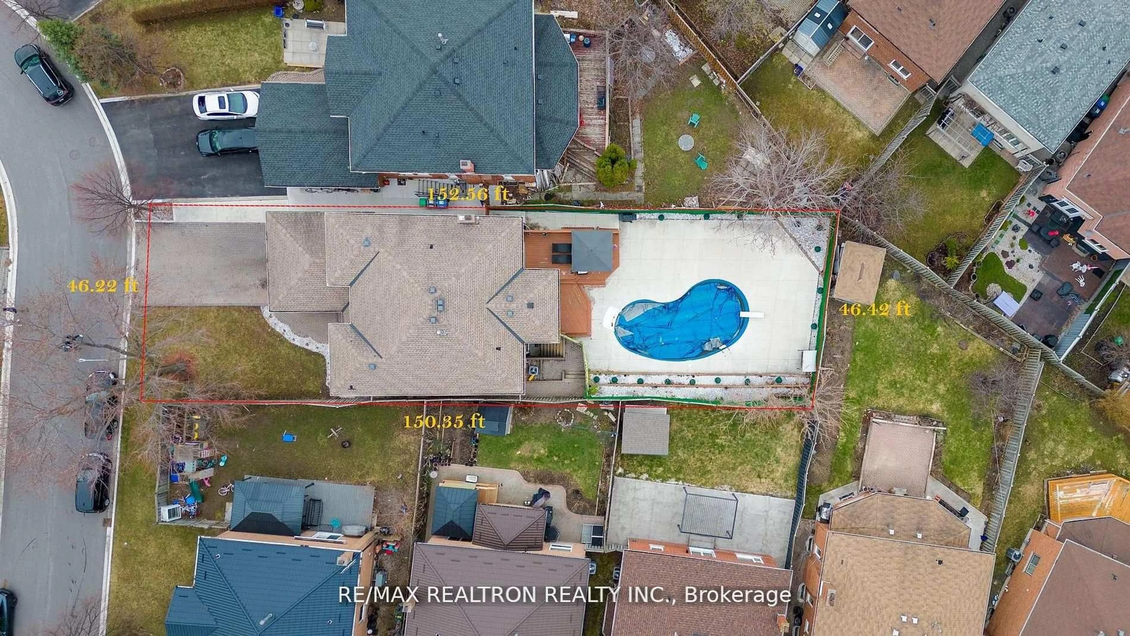 A pic from outside/outdoor area/front of a property/back of a property/a pic from drone, unknown for 22 Butlers Crt, Brampton Ontario L6Y 3T7