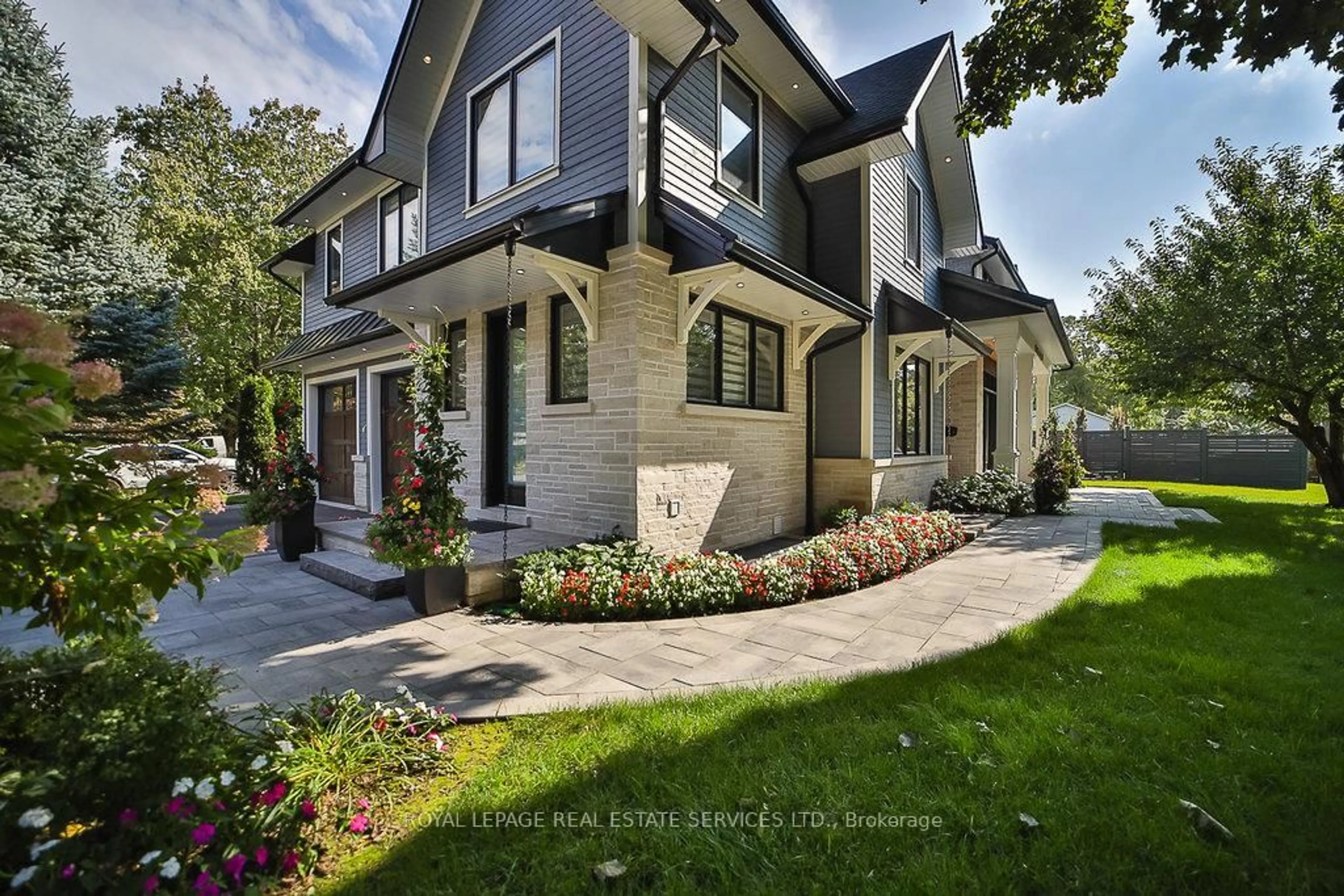 Home with brick exterior material, street for 1301 Twin Oaks Dell, Mississauga Ontario L5H 3J9