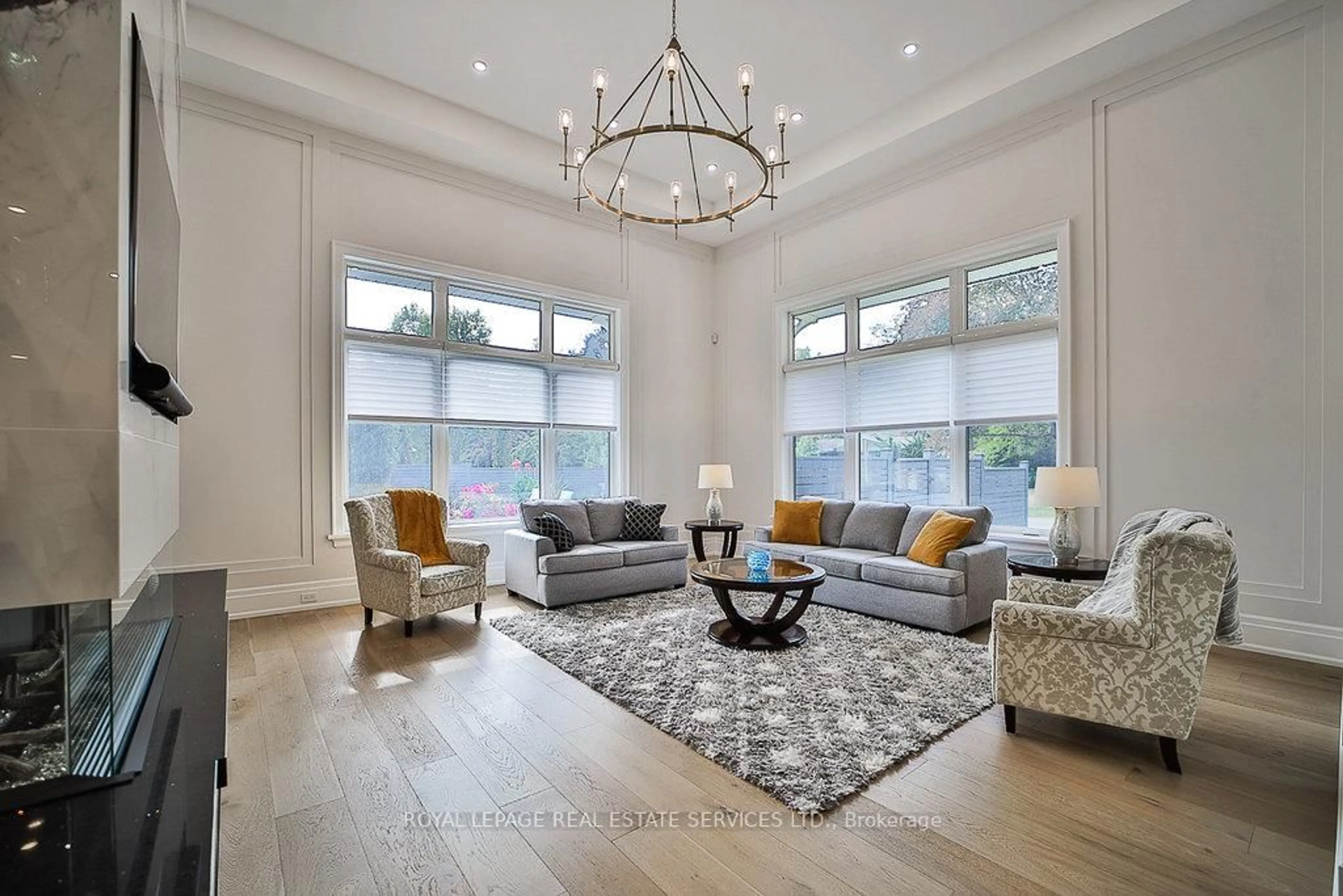 Living room with furniture, unknown for 1301 Twin Oaks Dell, Mississauga Ontario L5H 3J9