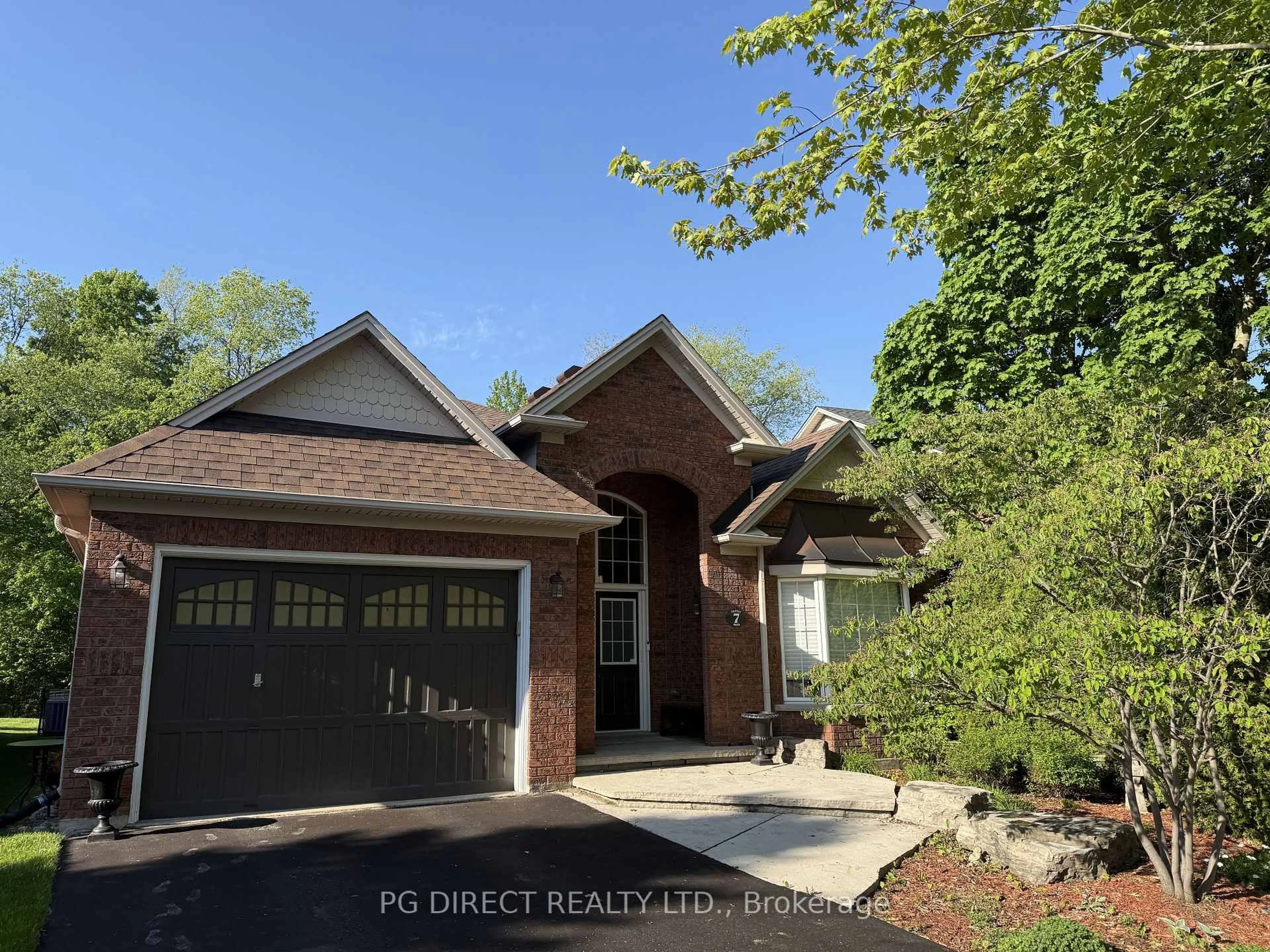 Home with brick exterior material, street for 7 Putney Rd, Caledon Ontario L7C 1R4