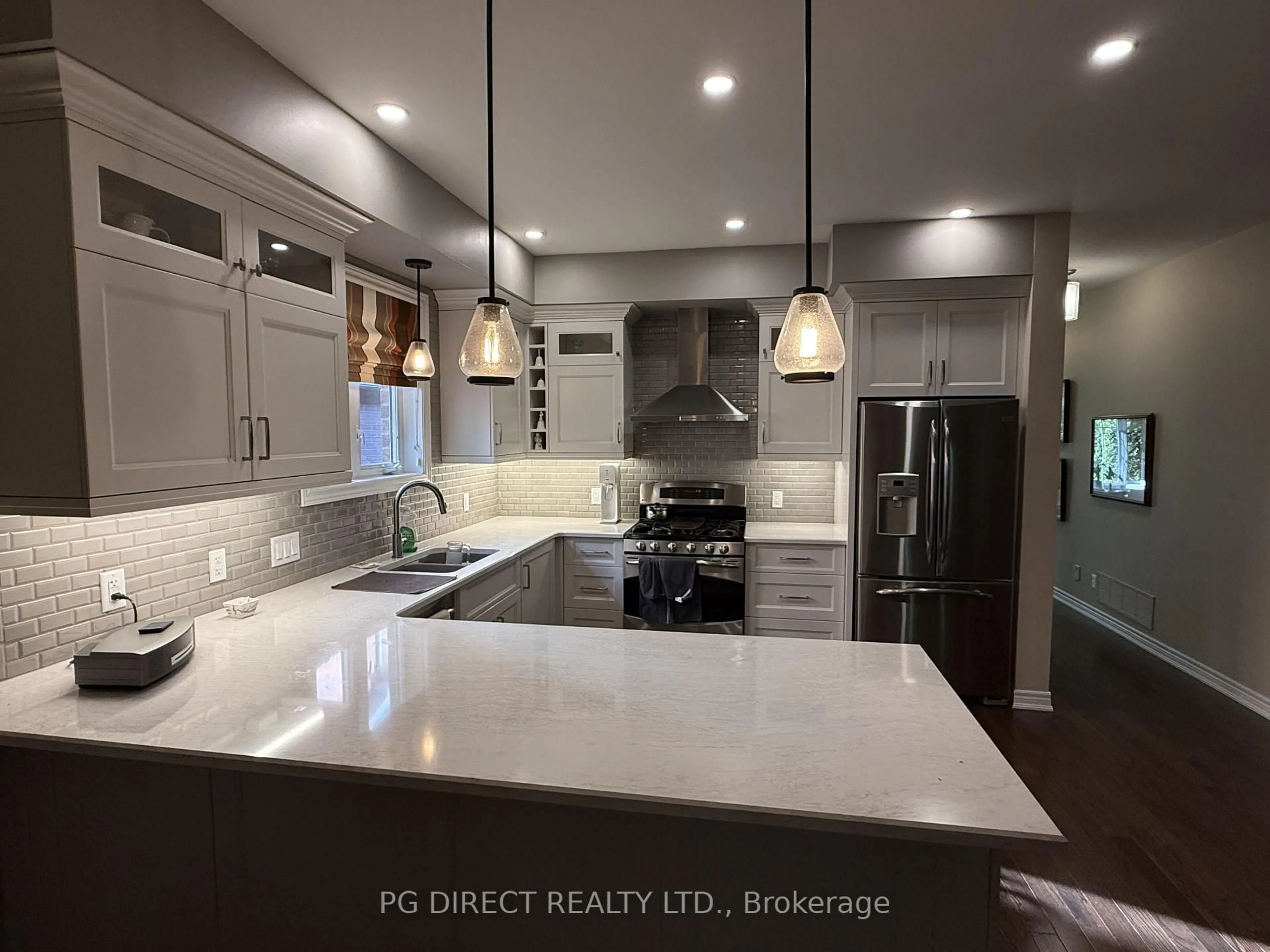 Open concept kitchen, ceramic/tile floor for 7 Putney Rd, Caledon Ontario L7C 1R4