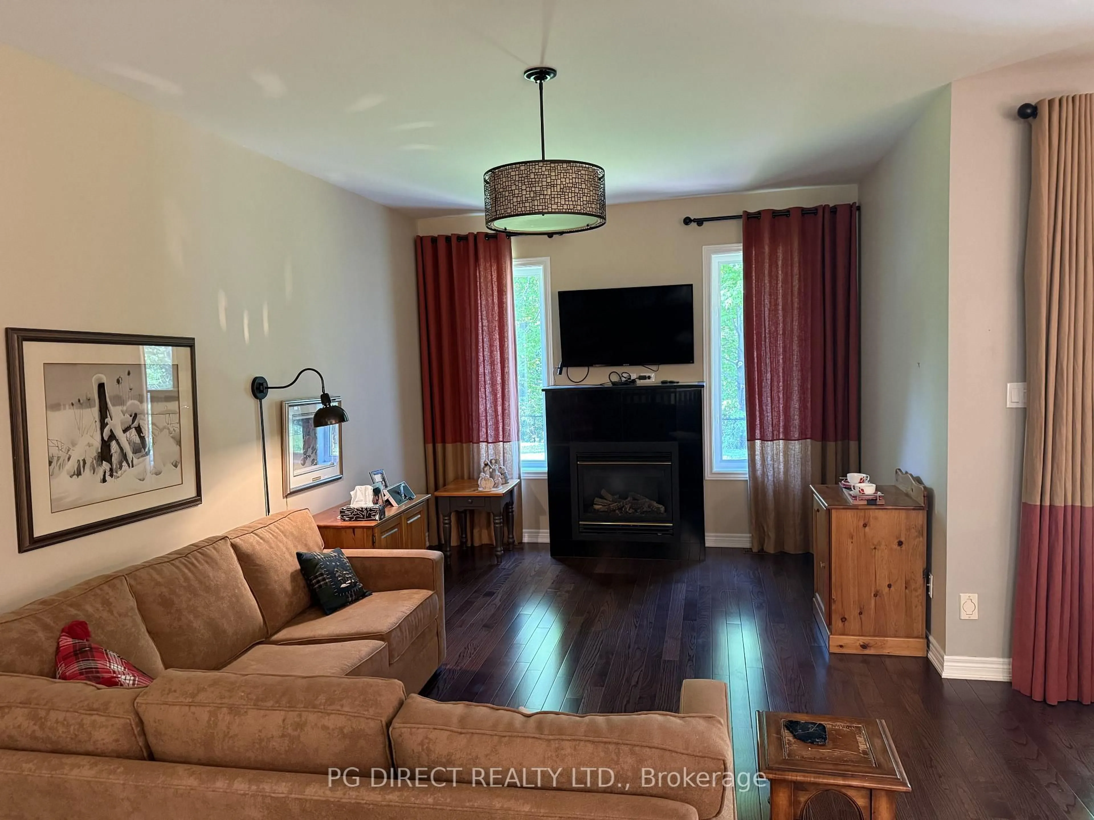 Living room with furniture, wood/laminate floor for 7 Putney Rd, Caledon Ontario L7C 1R4