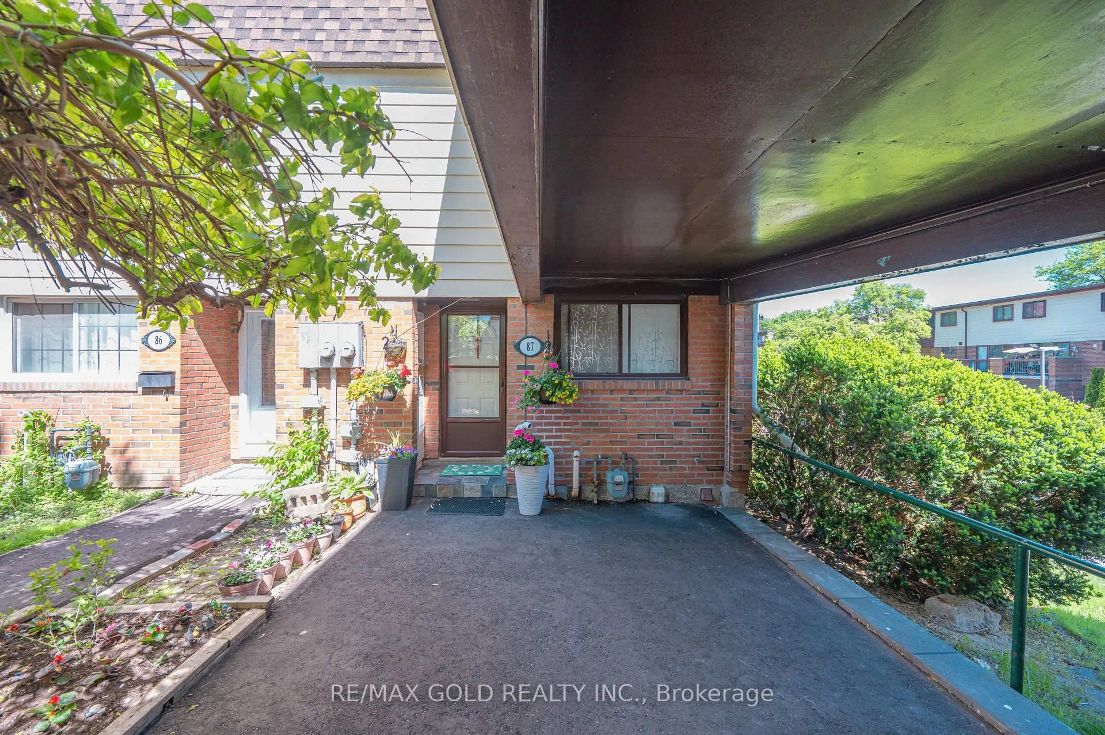 Indoor entryway for 180 Mississauga Valley Blvd #87, Mississauga Ontario L5A 3M2