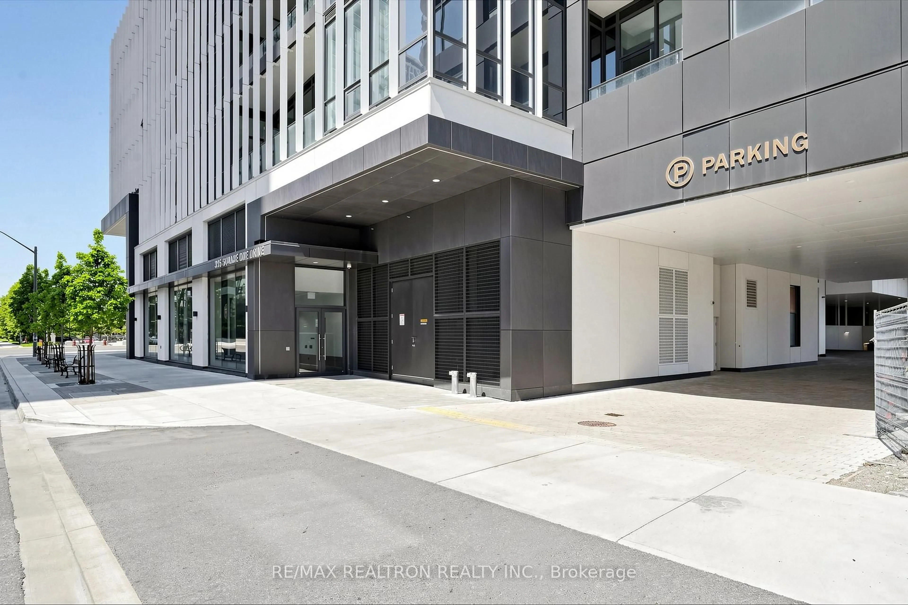 Indoor foyer for 395 Square One Dr #3807, Mississauga Ontario L5B 0P6