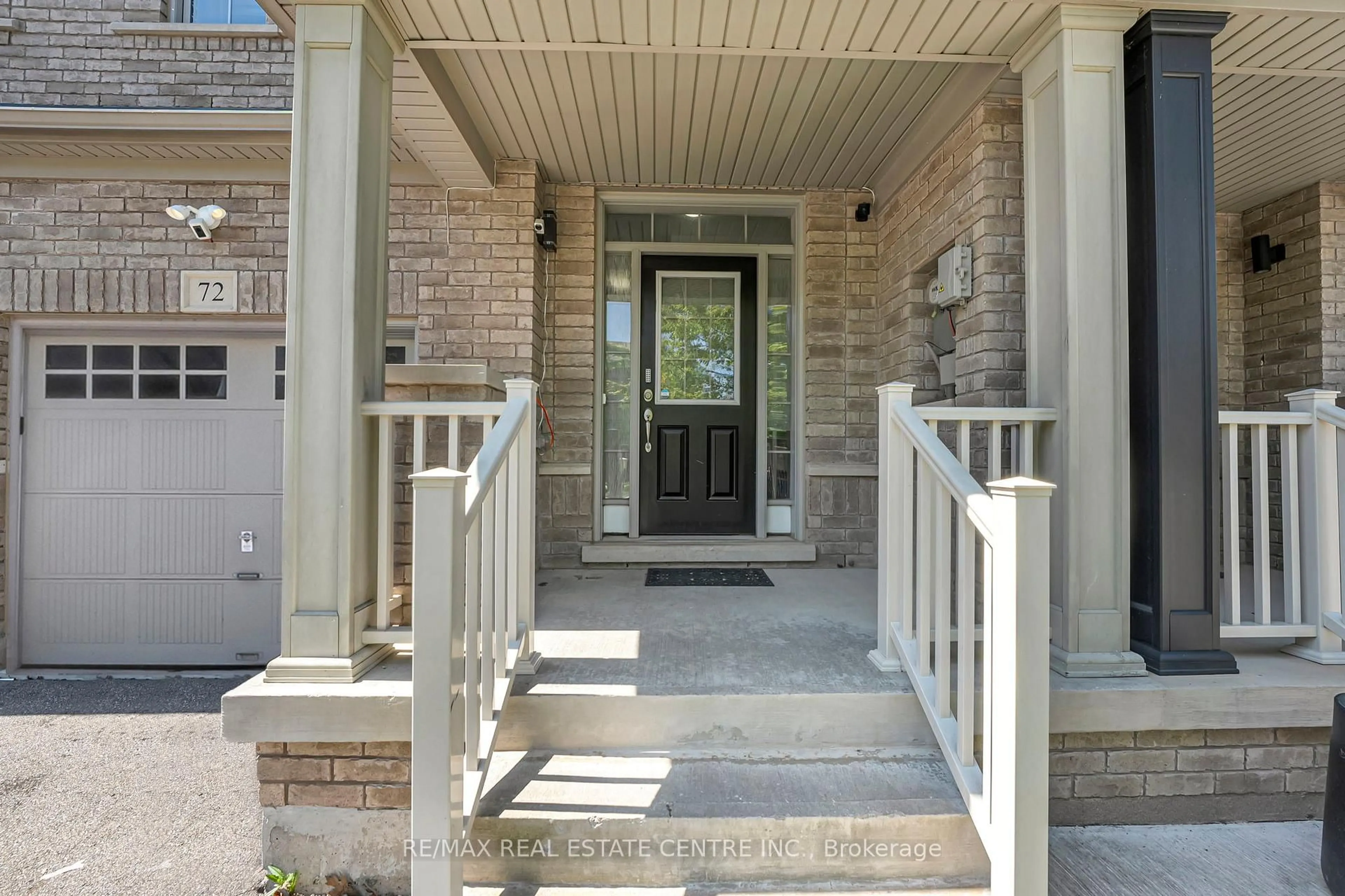 Indoor entryway for 72 Lady Evelyn Cres, Brampton Ontario L6Y 6C6