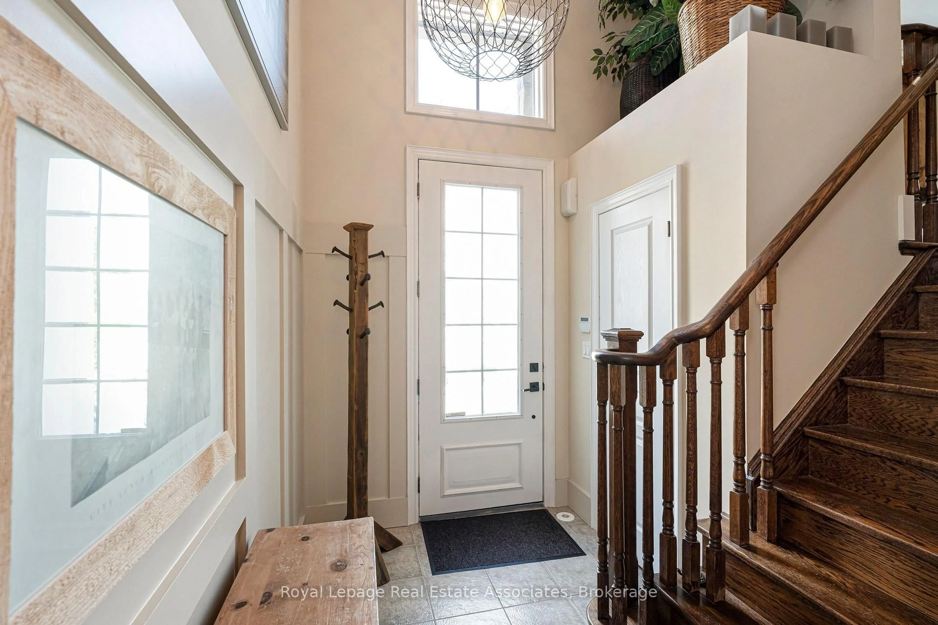 Indoor entryway for 4135 Shipp Dr #20, Mississauga Ontario L4Z 0A7