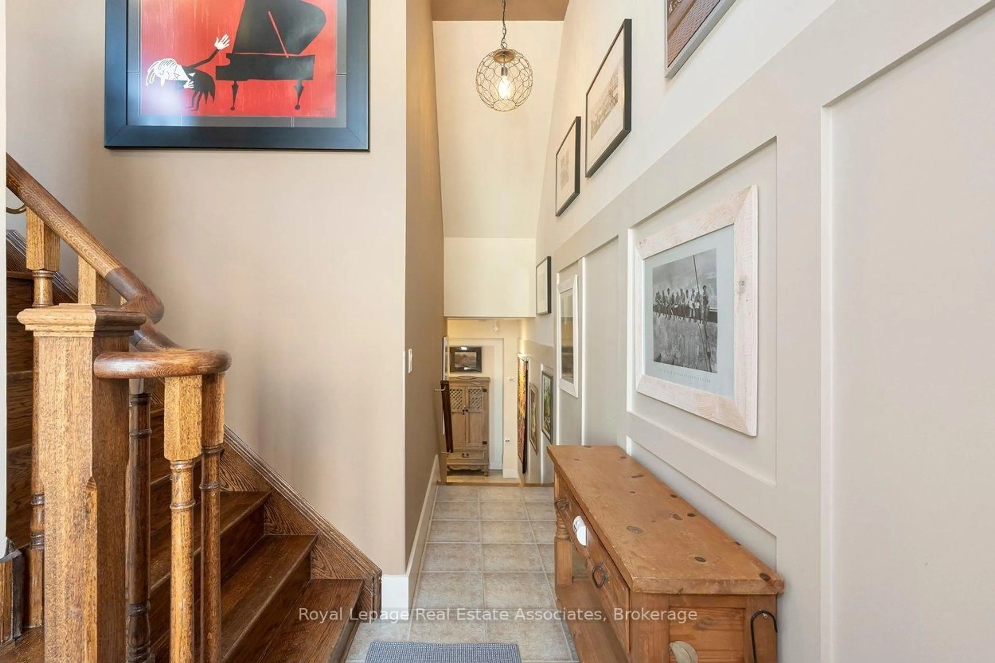 Indoor foyer for 4135 Shipp Dr #20, Mississauga Ontario L4Z 0A7