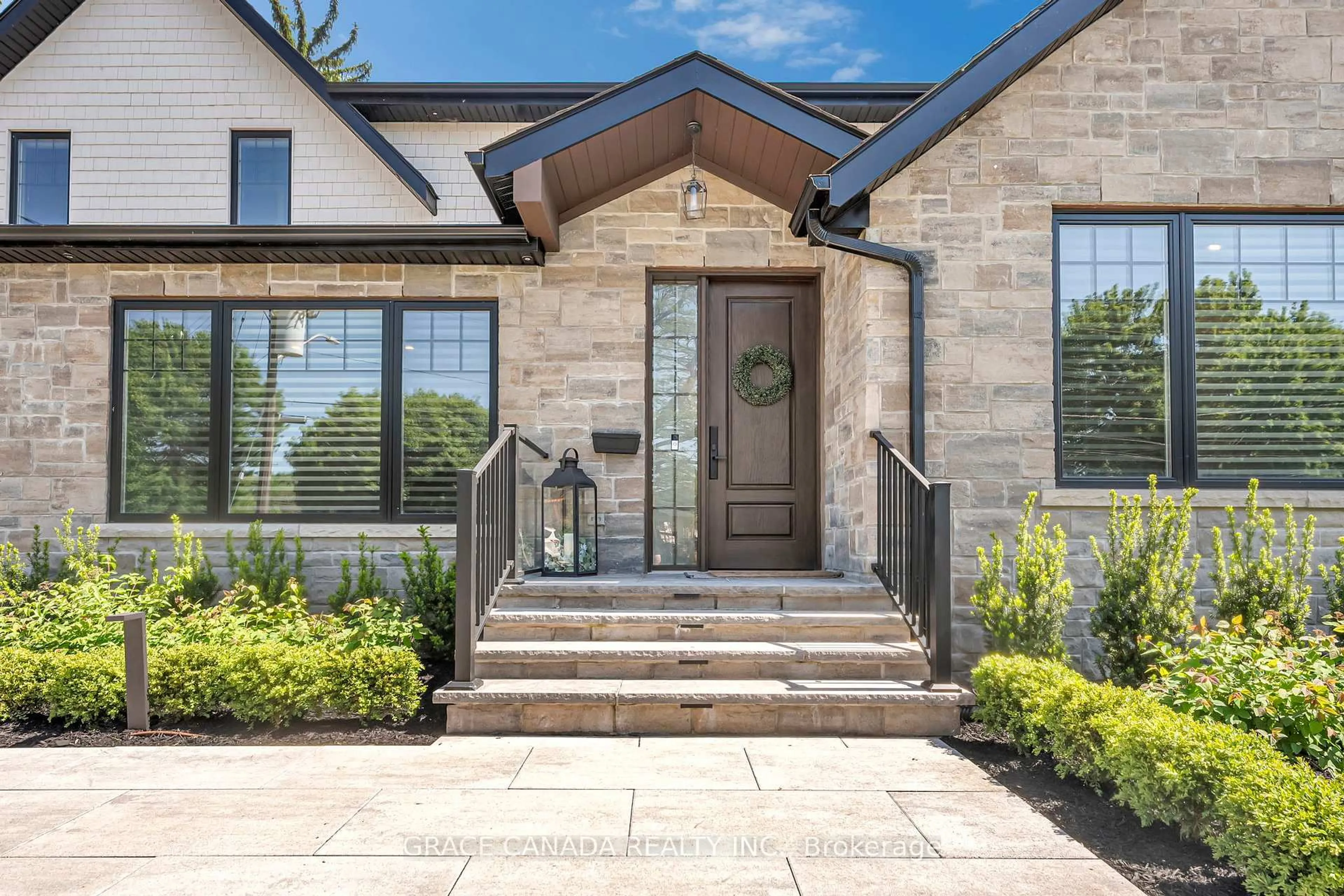 Home with brick exterior material, street for 527 Oneida Dr, Burlington Ontario L7T 3T9