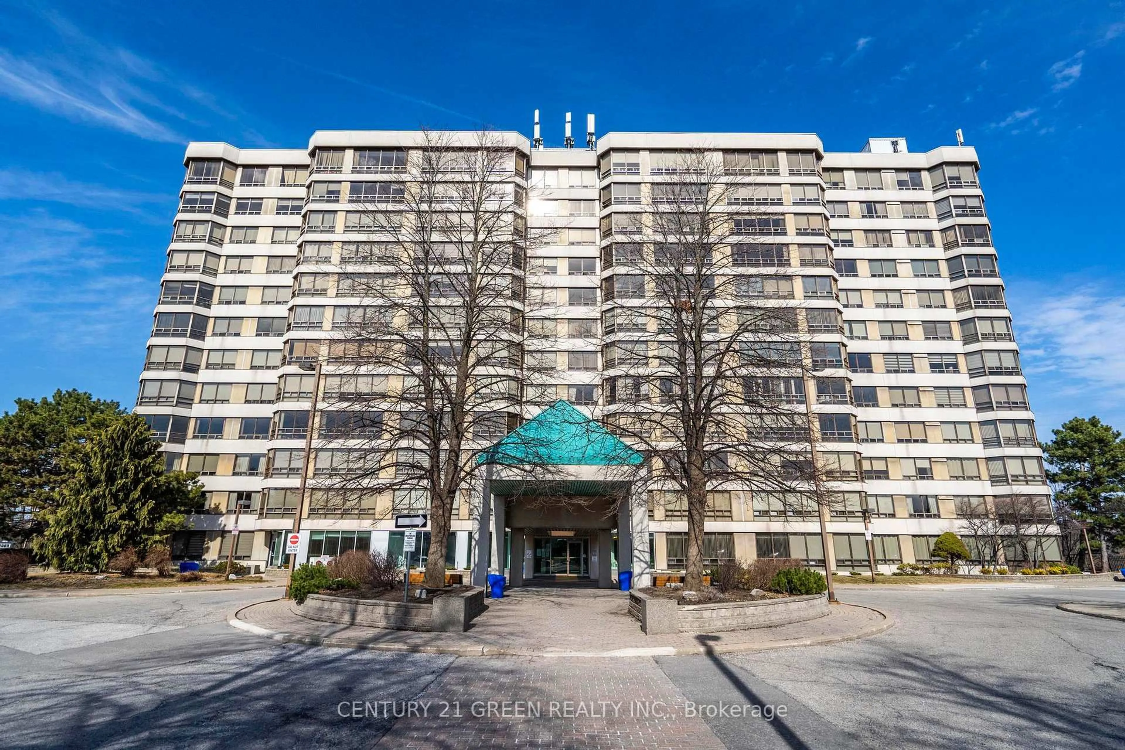 Indoor foyer for 310 Mill St #712, Brampton Ontario L6Y 3B1