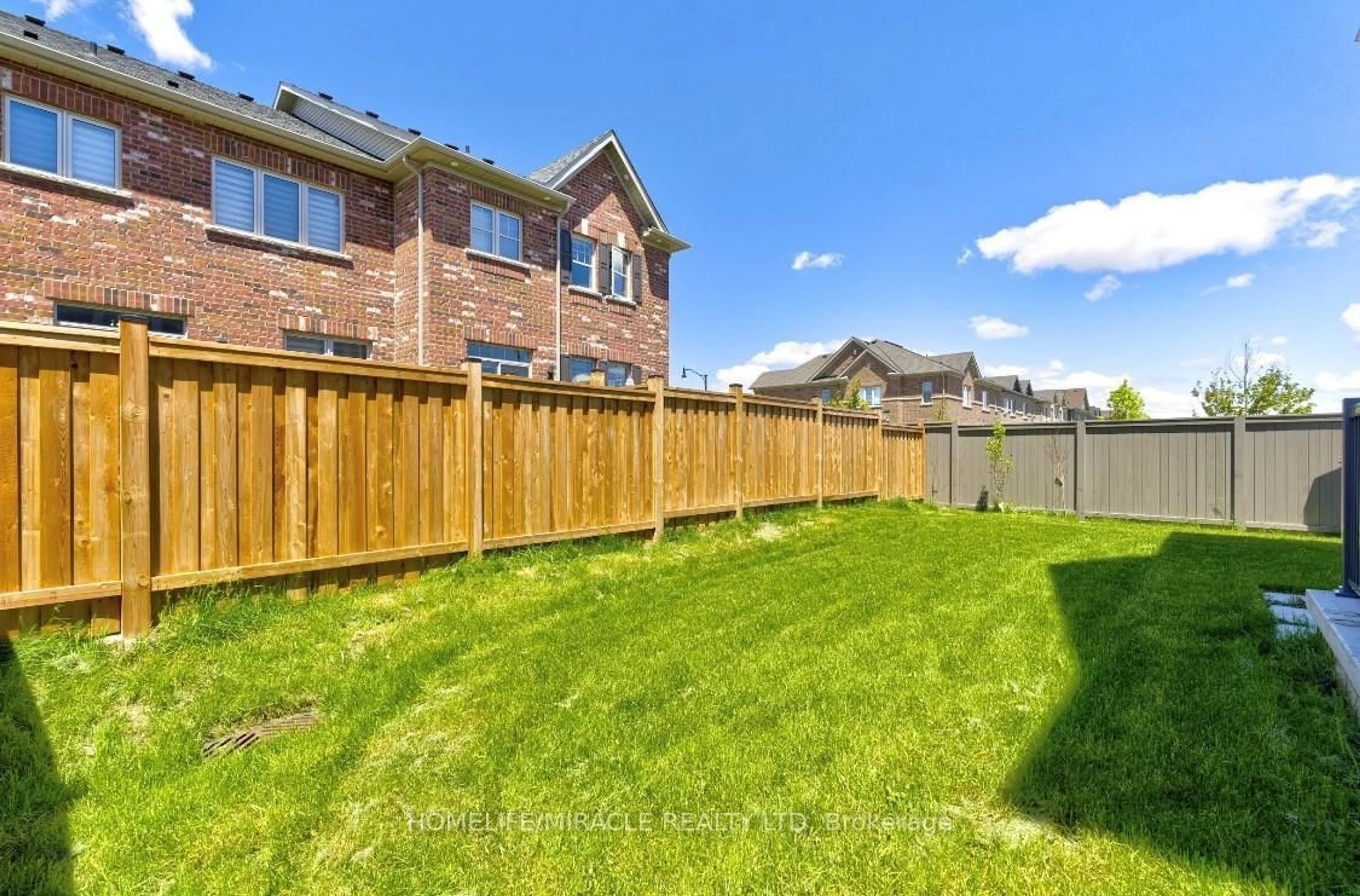 Patio, unknown for 566 Brisdale Dr, Brampton Ontario L7A 5J4