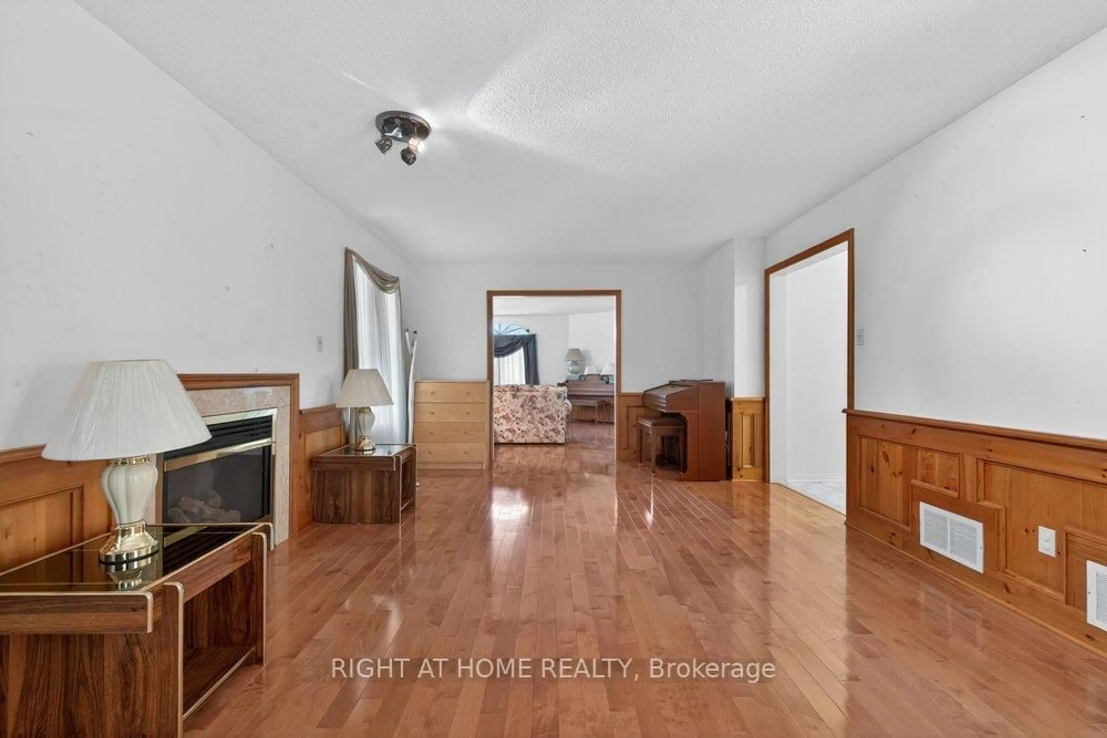 A pic of a room for 130 Eagleridge Dr, Brampton Ontario L6R 1E3