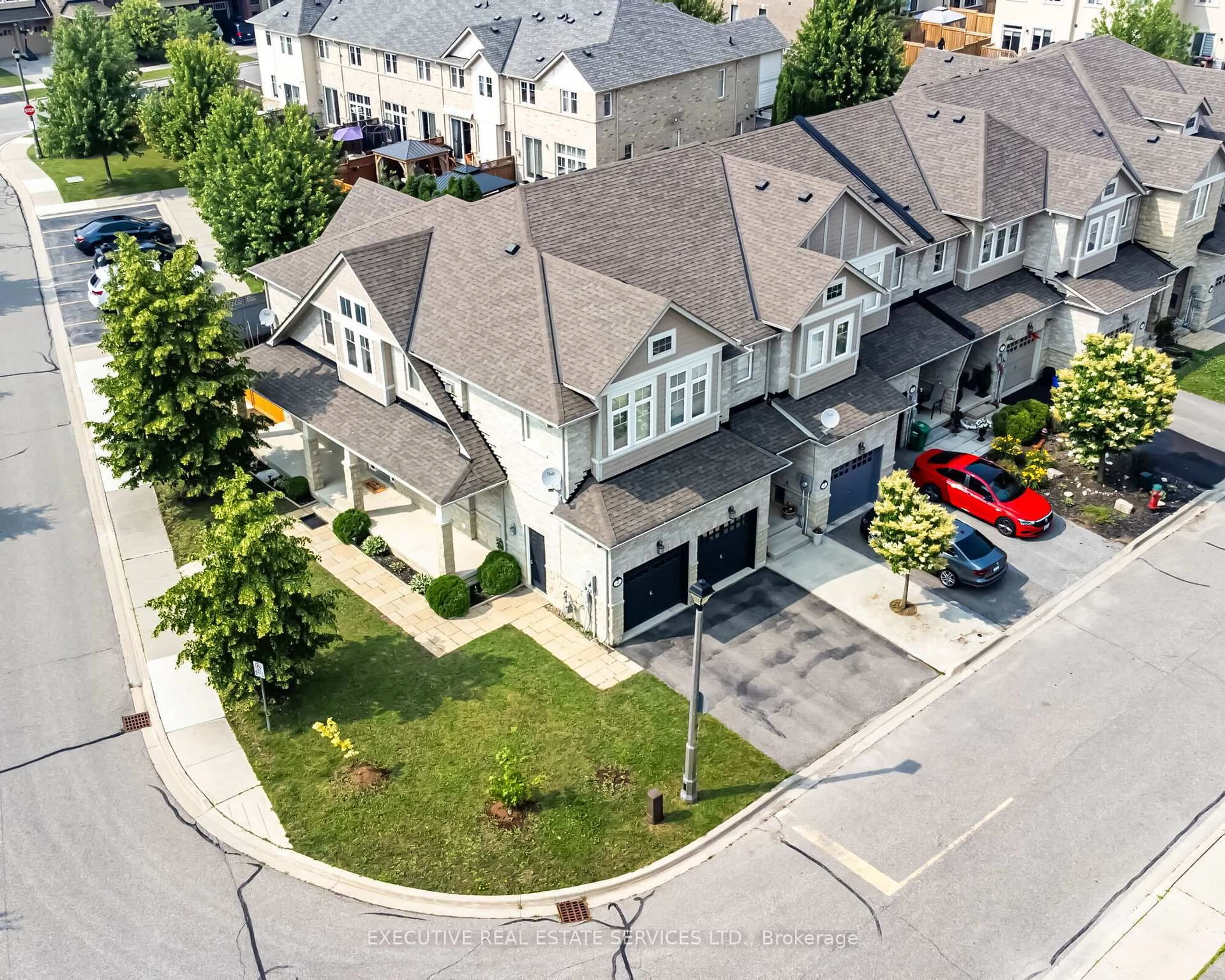 A pic from outside/outdoor area/front of a property/back of a property/a pic from drone, street for 2 Nectarlane Ave, Caledon Ontario L7C 3M8