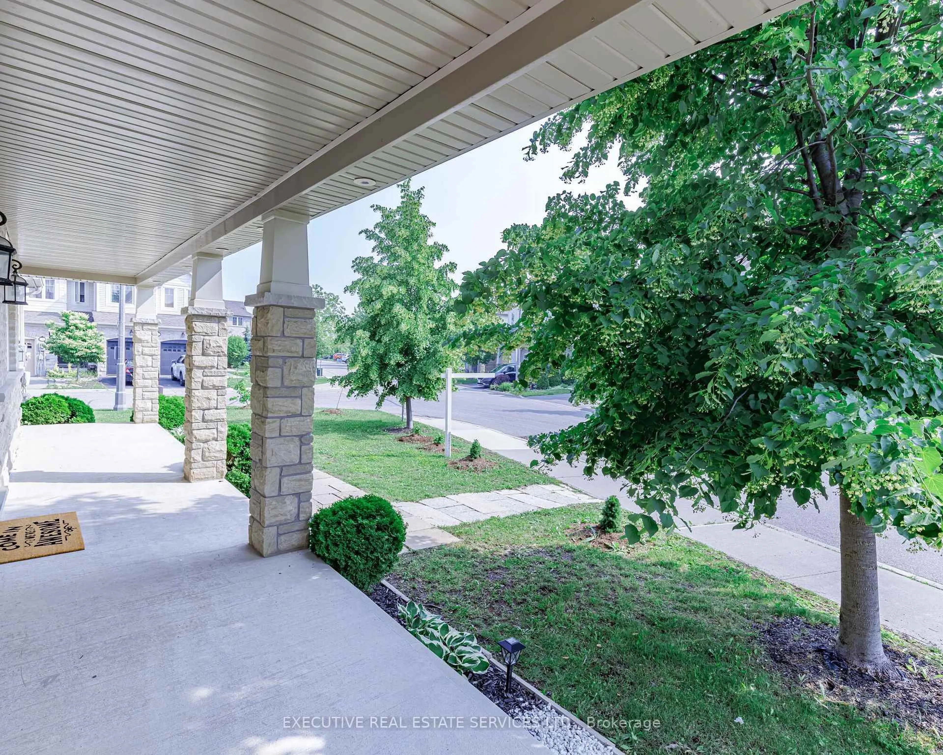 Patio, street for 2 Nectarlane Ave, Caledon Ontario L7C 3M8