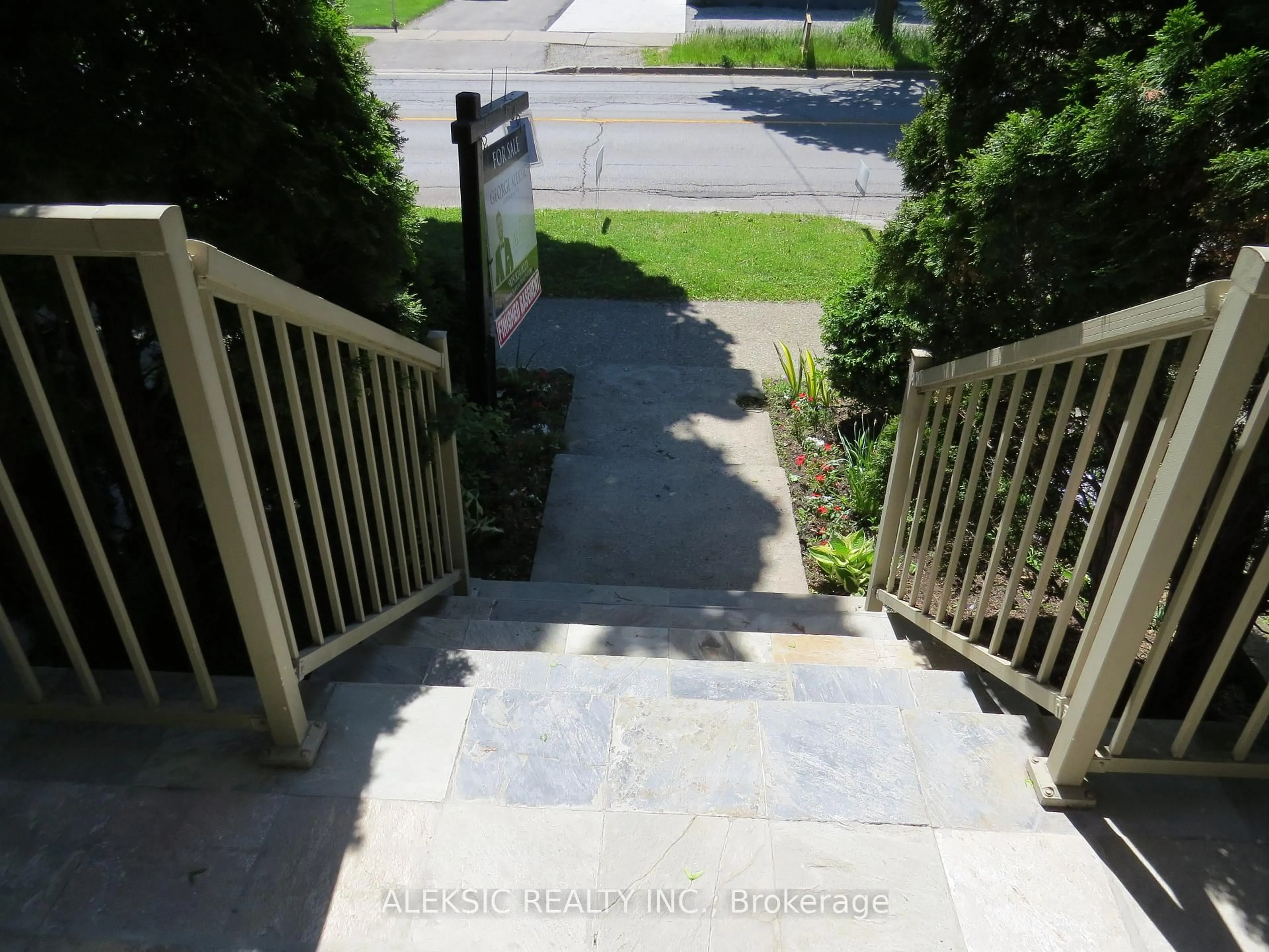 A pic from outside/outdoor area/front of a property/back of a property/a pic from drone, street for 179 Thirtieth St, Toronto Ontario M8W 3C6