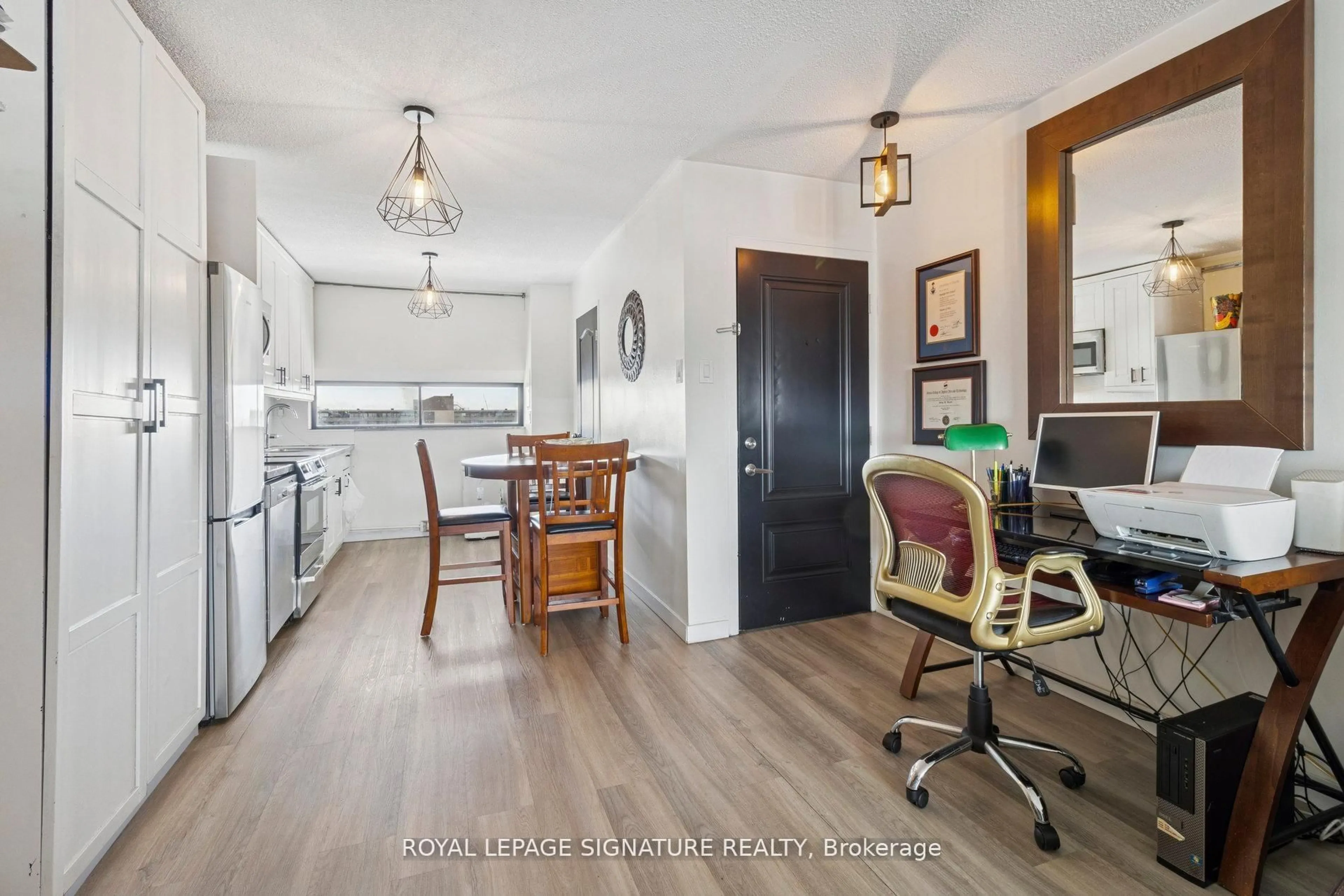 Open concept kitchen, wood/laminate floor for 4645 Jane St #720, Toronto Ontario M3N 2K9