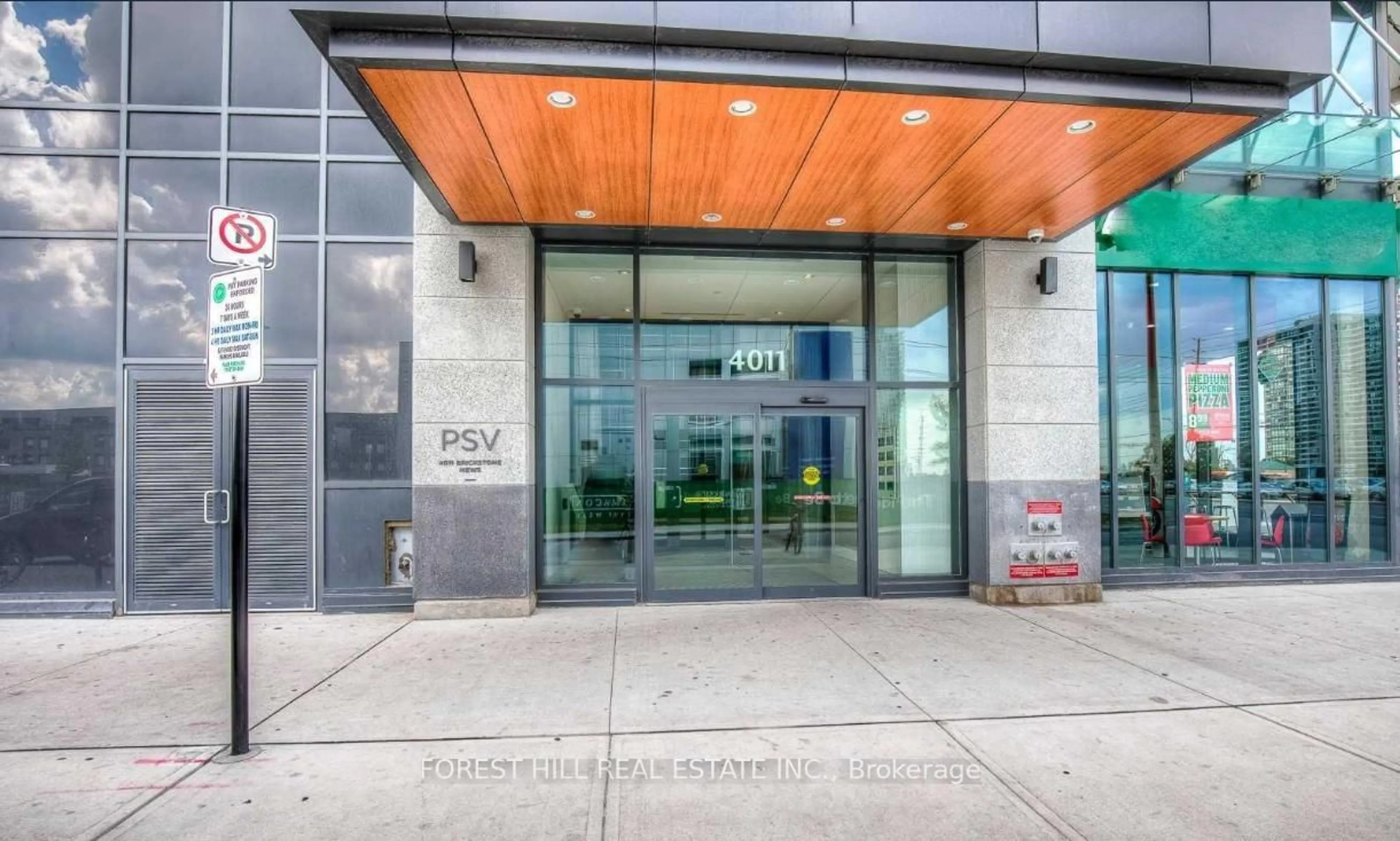 Indoor foyer for 4011 Brickstone Mews #807, Mississauga Ontario L5B 0J7