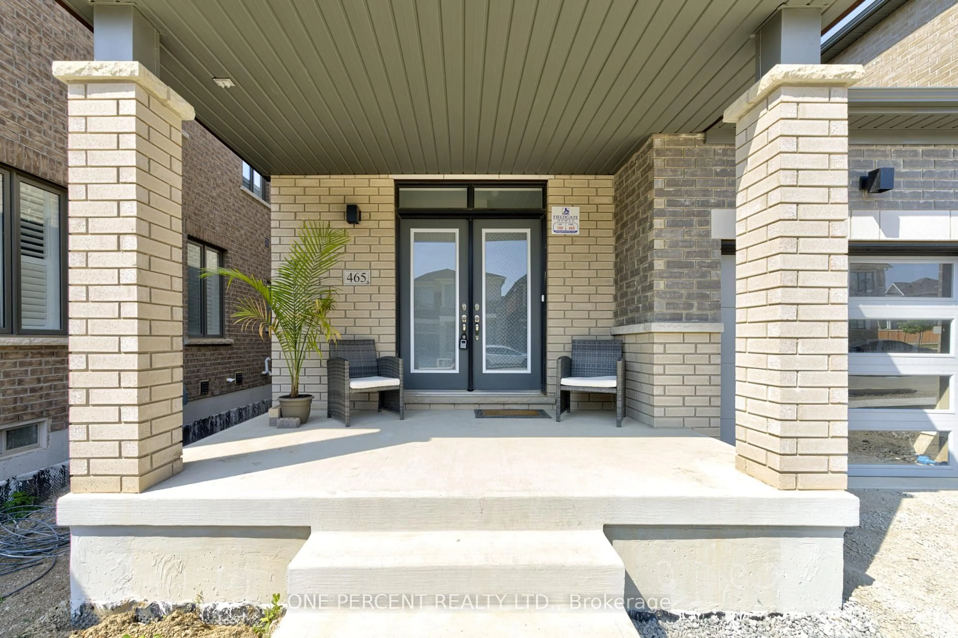 Indoor entryway for 465 Kennedy Circ, Milton Ontario L9E 2C4