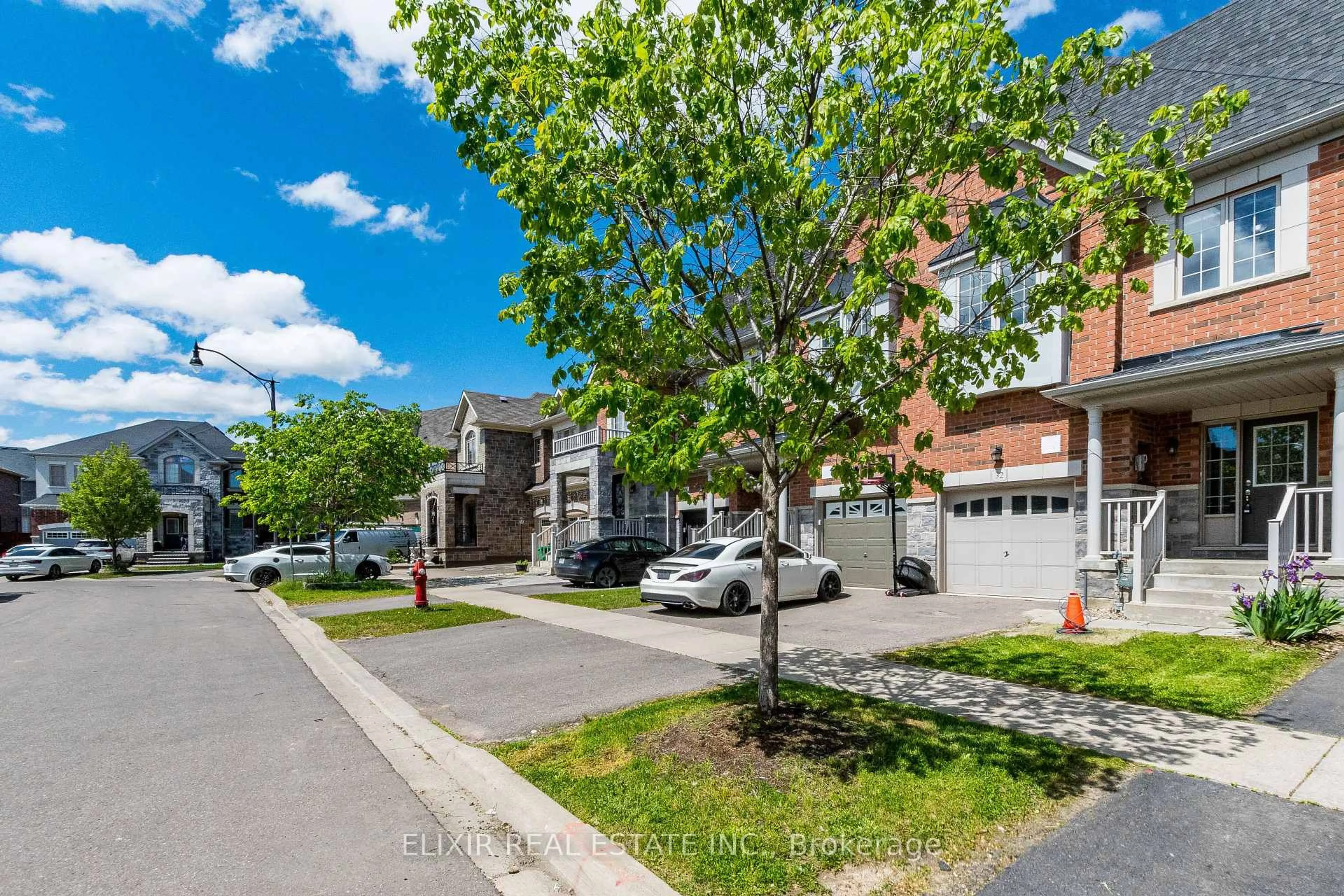 A pic from outside/outdoor area/front of a property/back of a property/a pic from drone, street for 32 Yately St, Brampton Ontario L7A 0G4