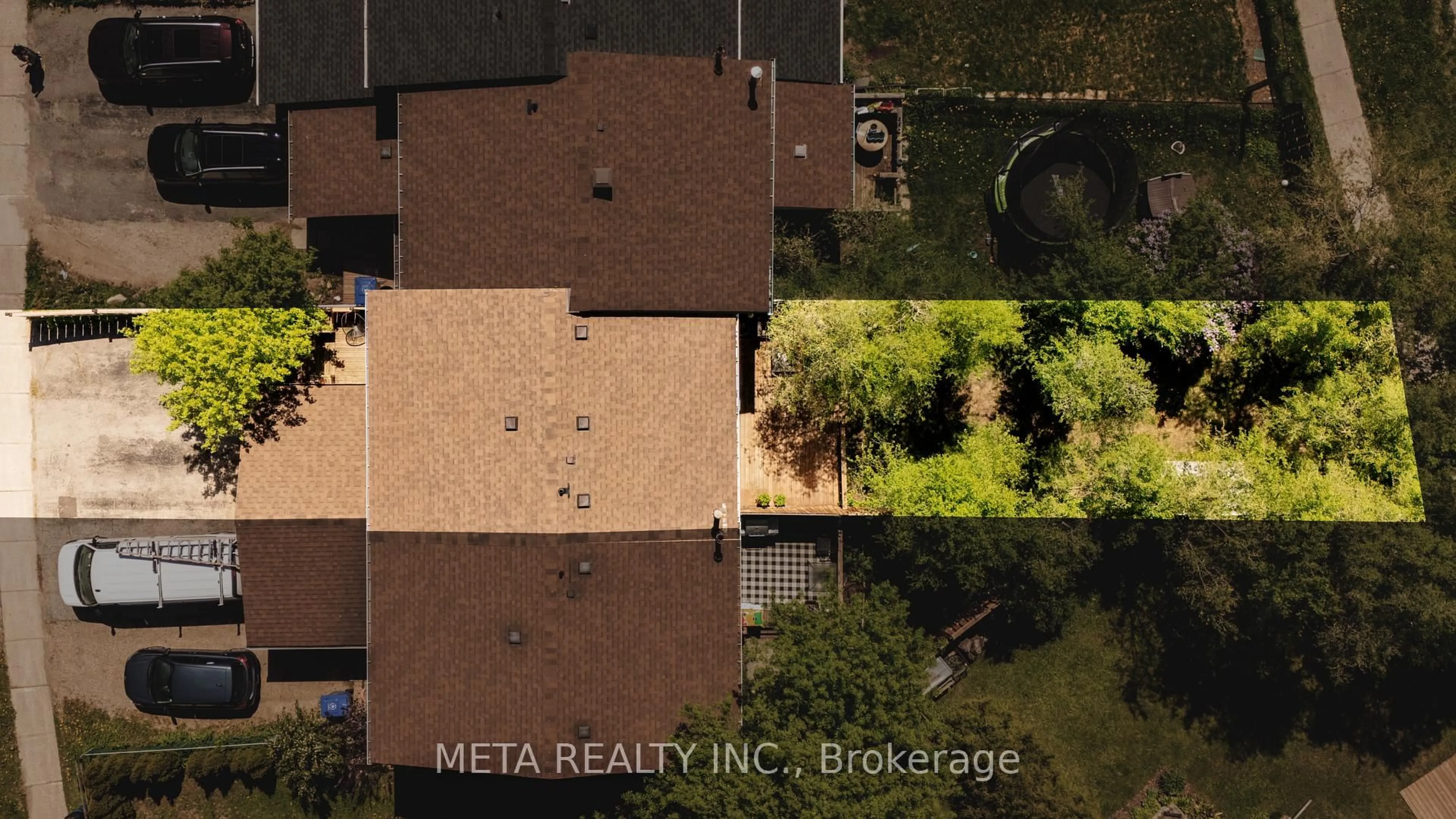 A pic from outside/outdoor area/front of a property/back of a property/a pic from drone, city buildings view from balcony for 18 Johanna Dr, Orangeville Ontario L9W 3S5