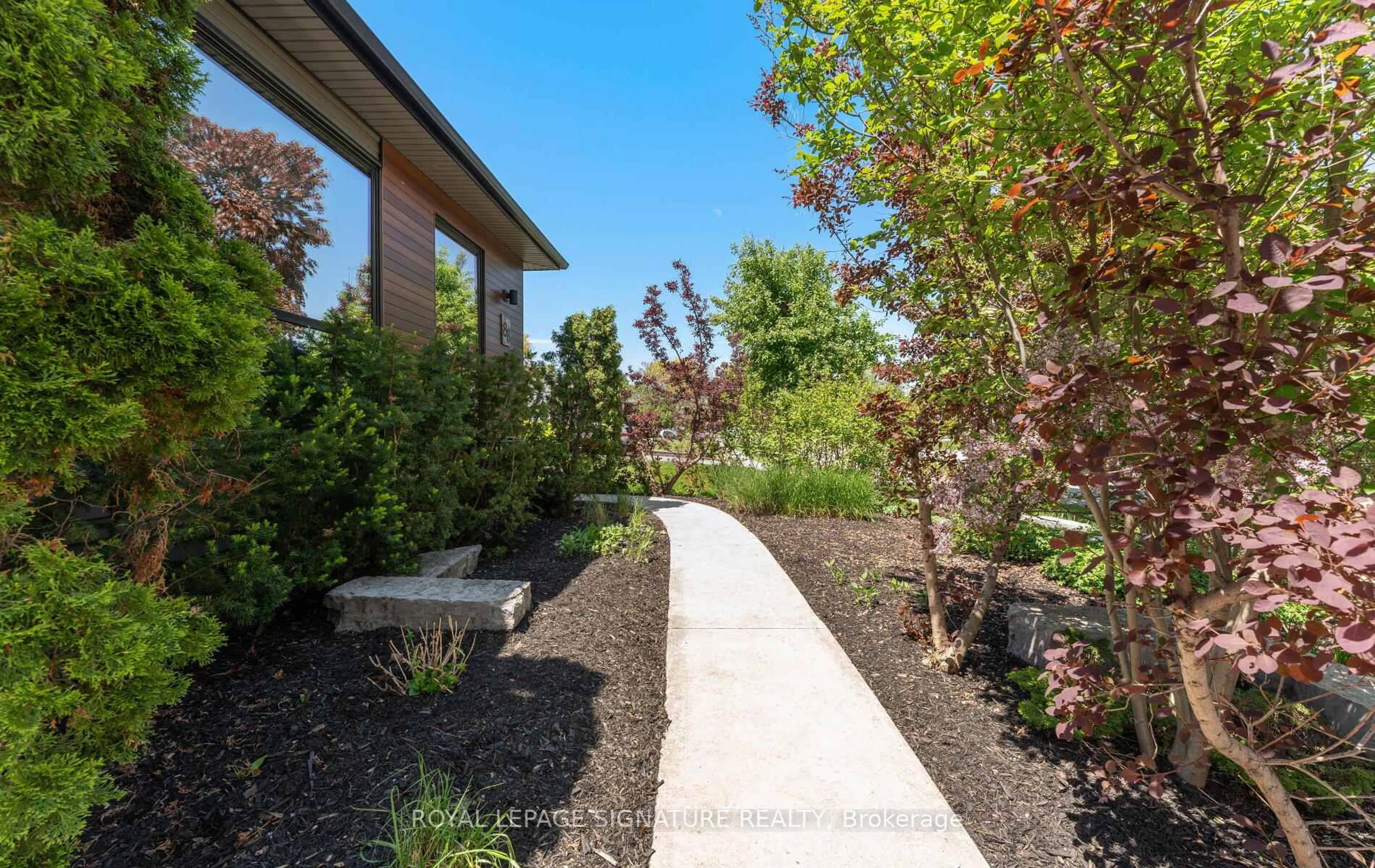 Patio, street for 88 Beaver Bend Cres, Toronto Ontario M9B 5R6